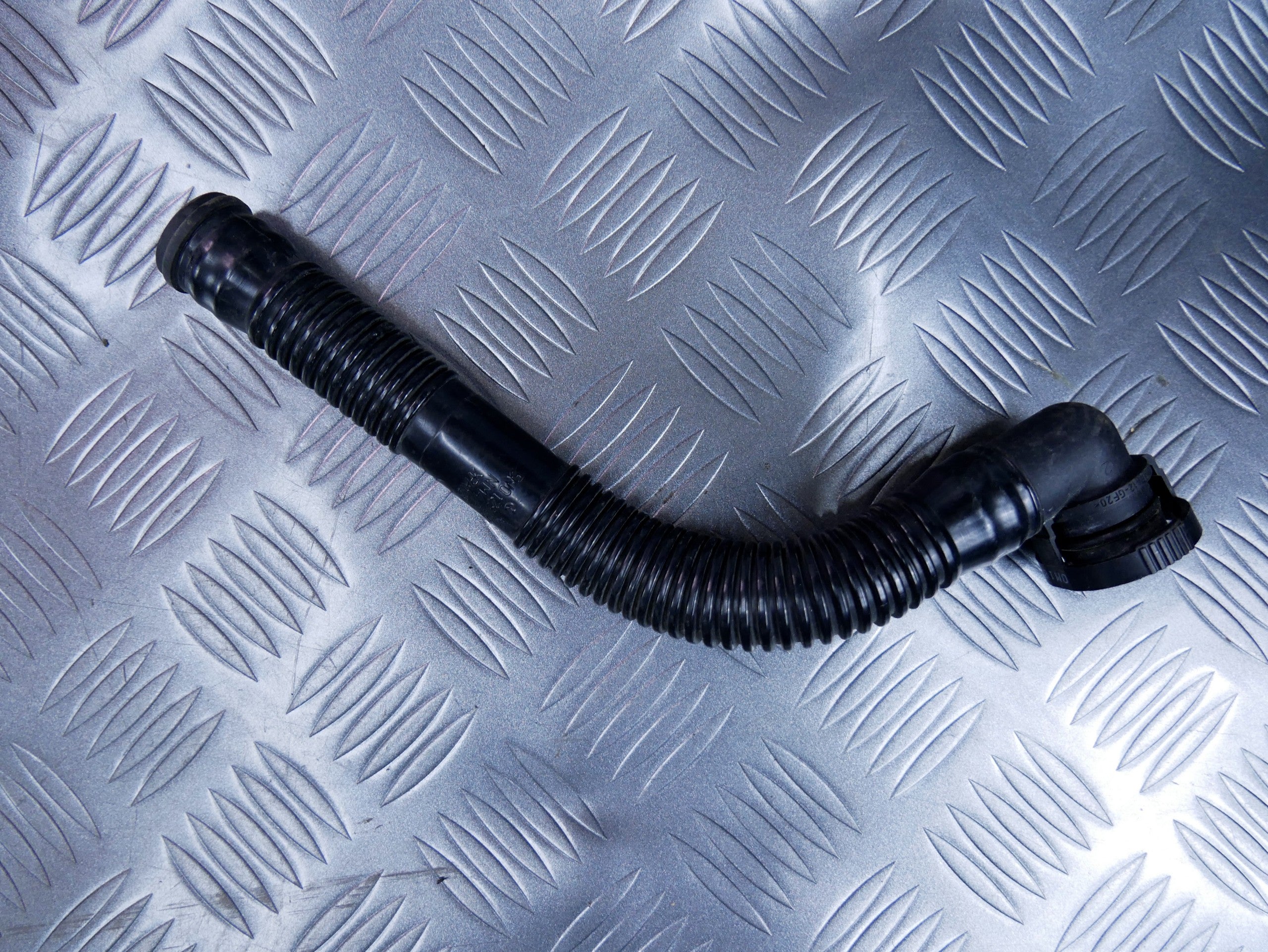 Rurka odpowietrzająca 5N0129637D AUDI Q3 8U0