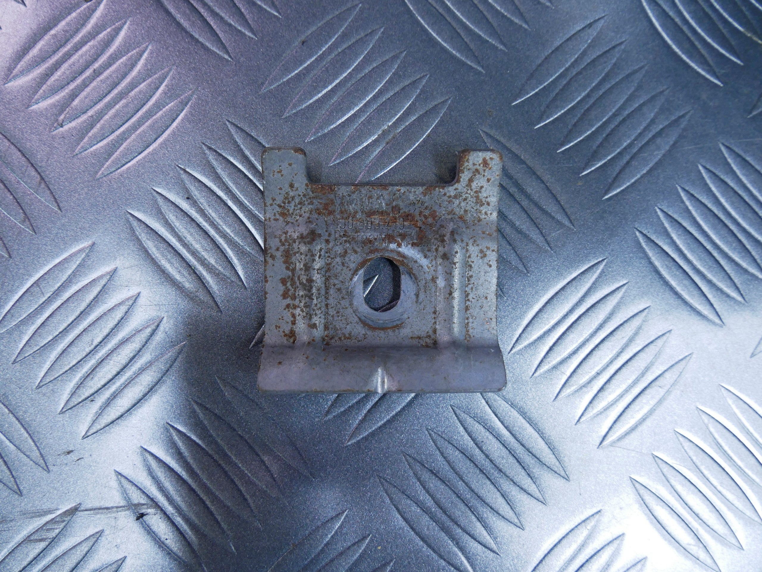 Mocowanie akumulatora 1J0803219 AUDI Q3 8U0