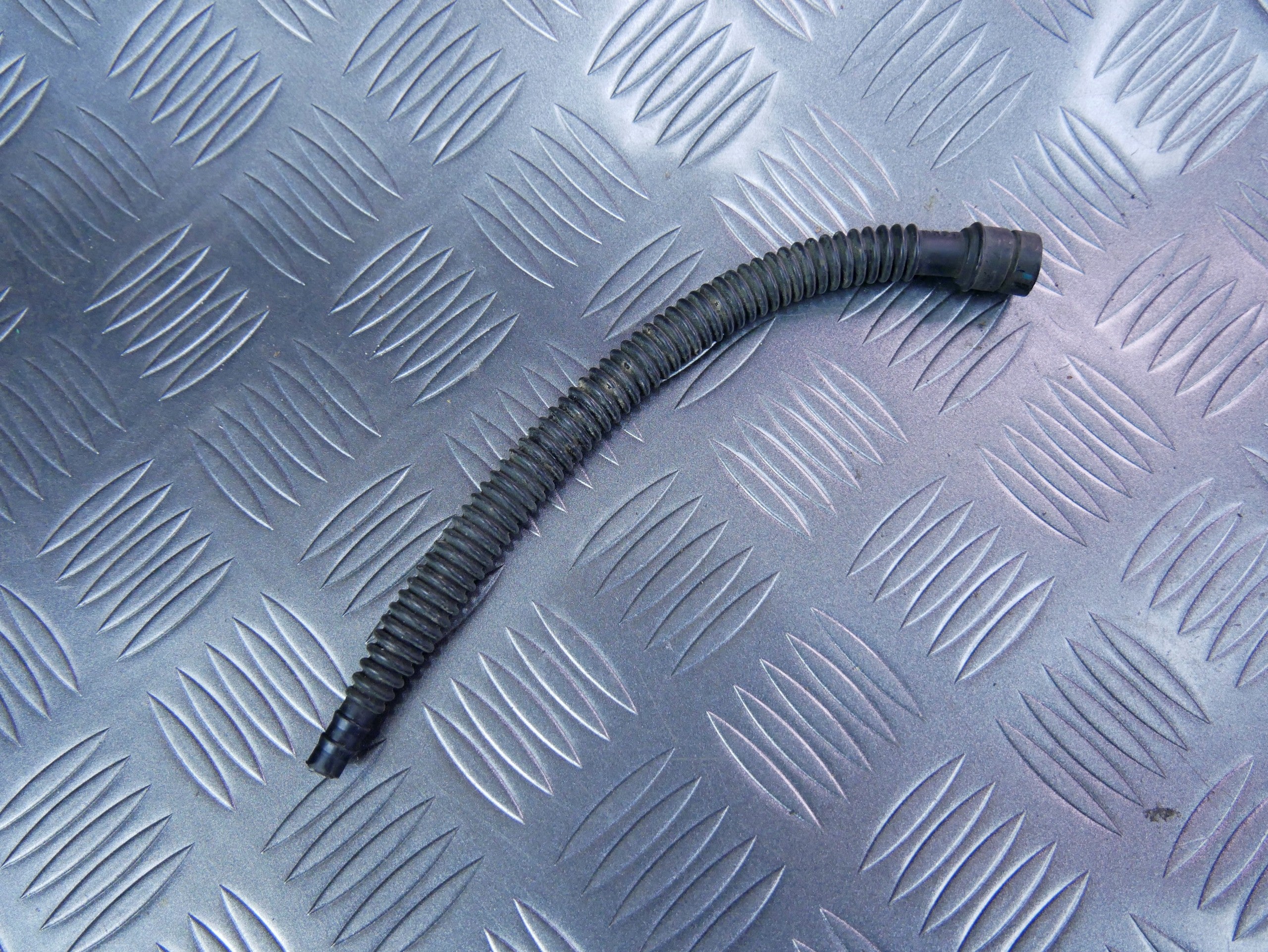 Przewód rurka odpowietrzająca reduktora 02D525095H AUDI Q3 8U0