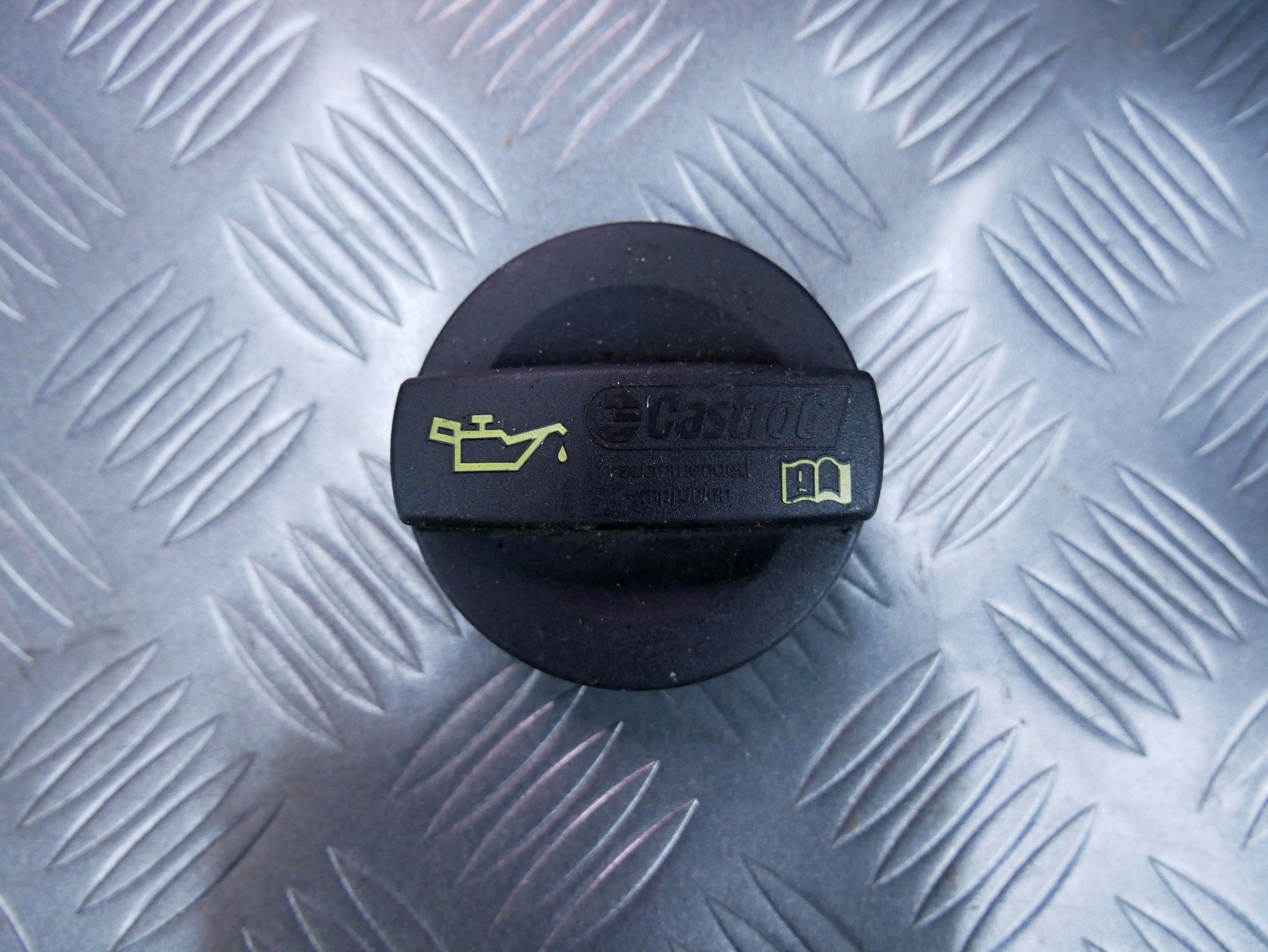 Oryginalny korek wlewu oleju 03C103485A AUDI Q3 1.4 TFSI