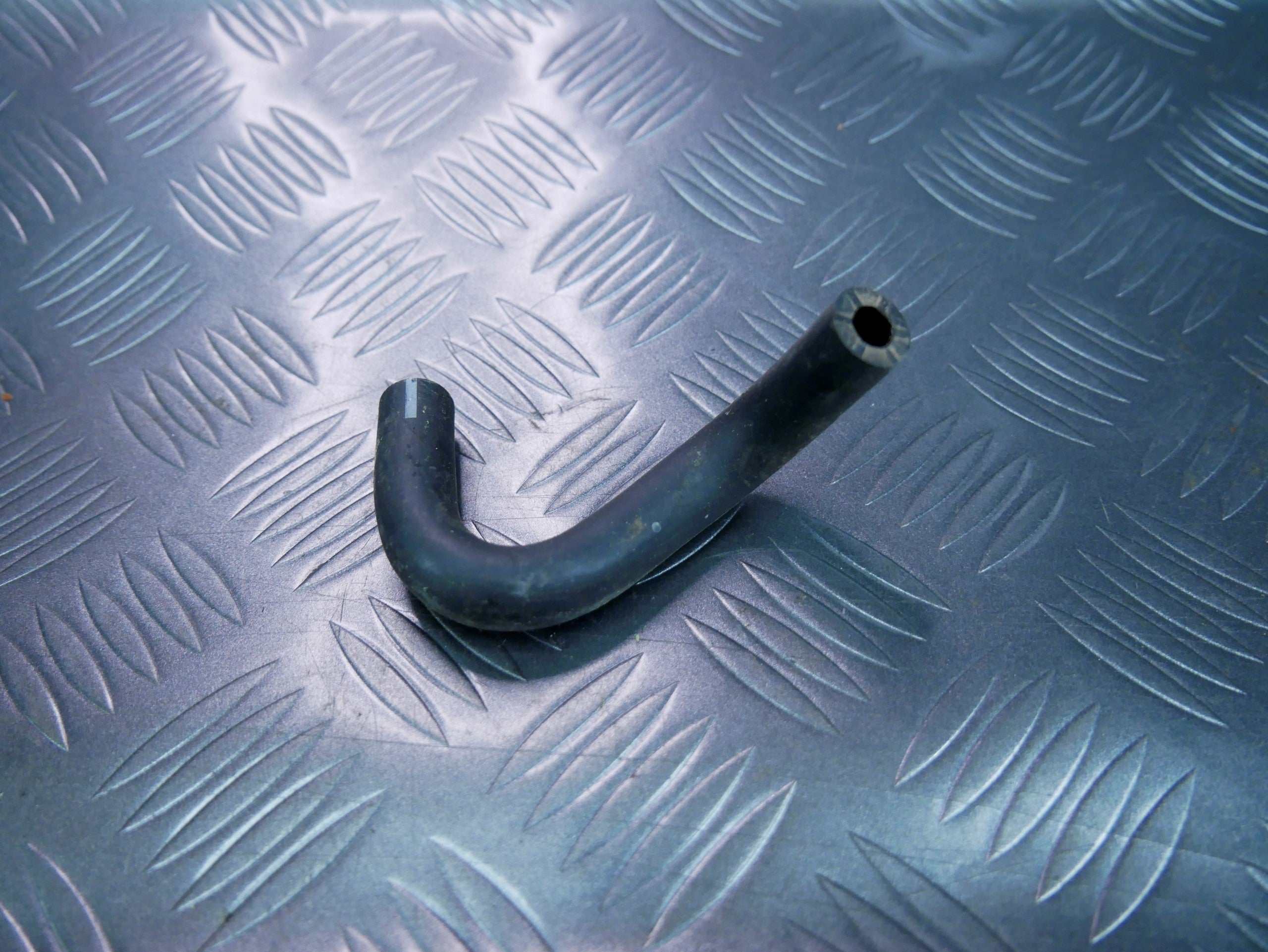 Wąż odpowietrzający 04E103493H AUDI Q3 8U0 1.4 TFSI