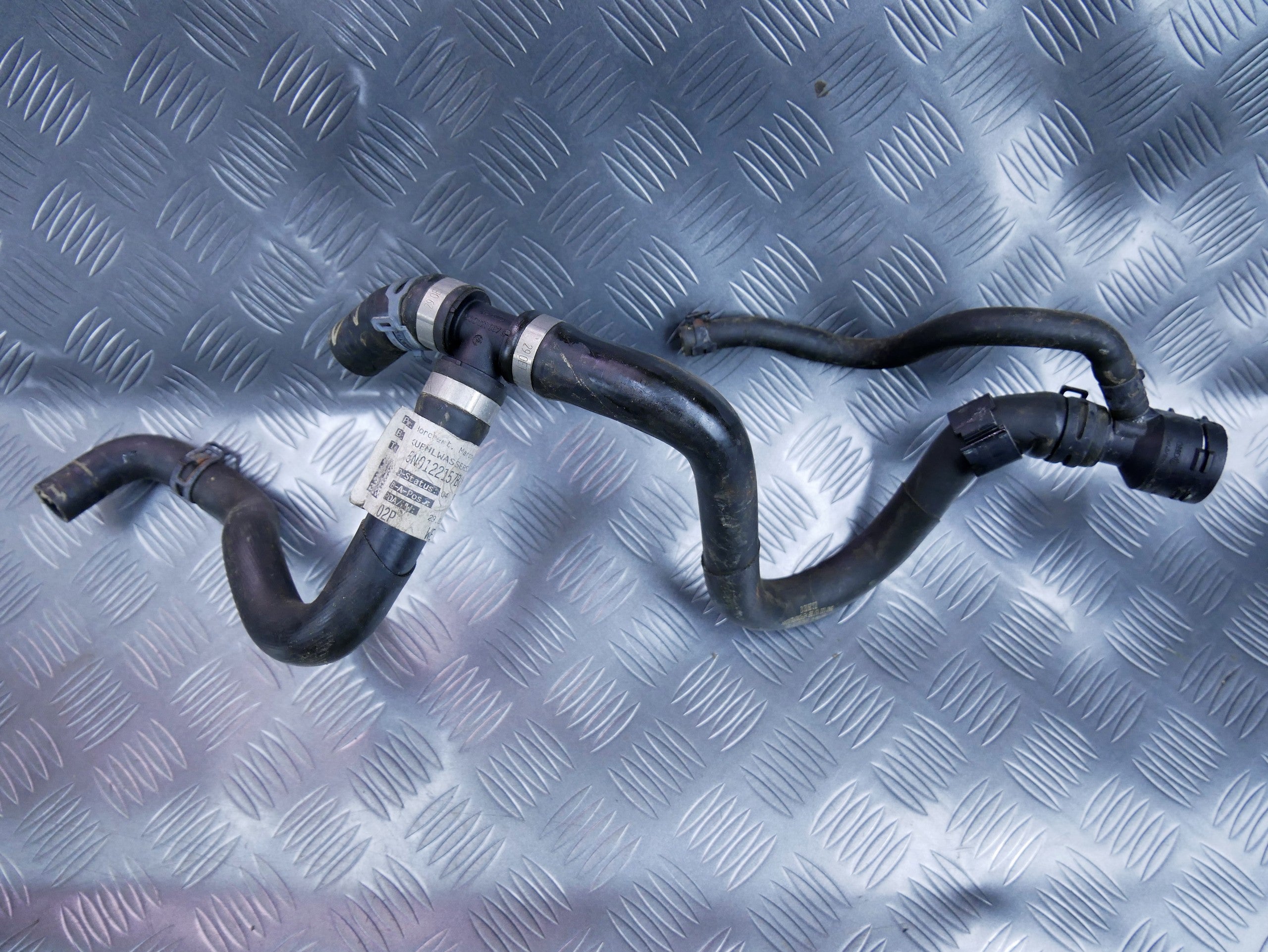 Rura wąż wody 5N0122157BB AUDI Q3 8U0 1.4 TFSI