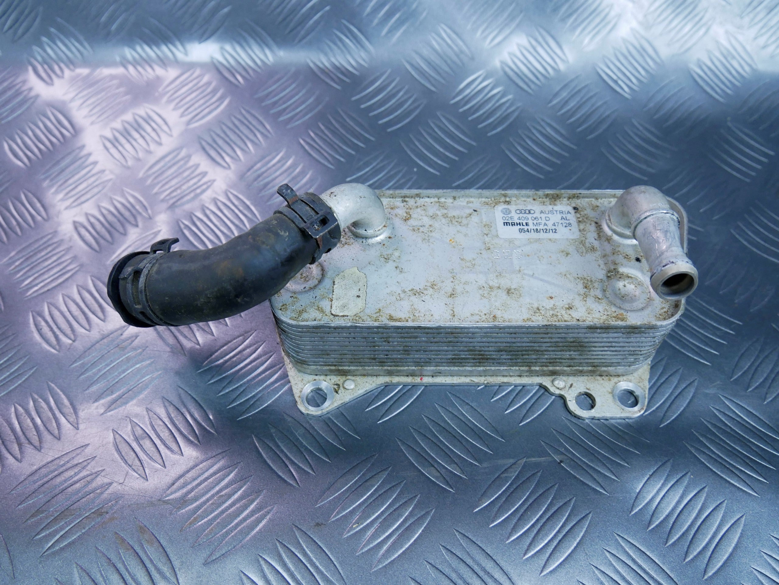 Chłodnica oleju 02E409061D AUDI Q3 8U0 1.4 TFSI