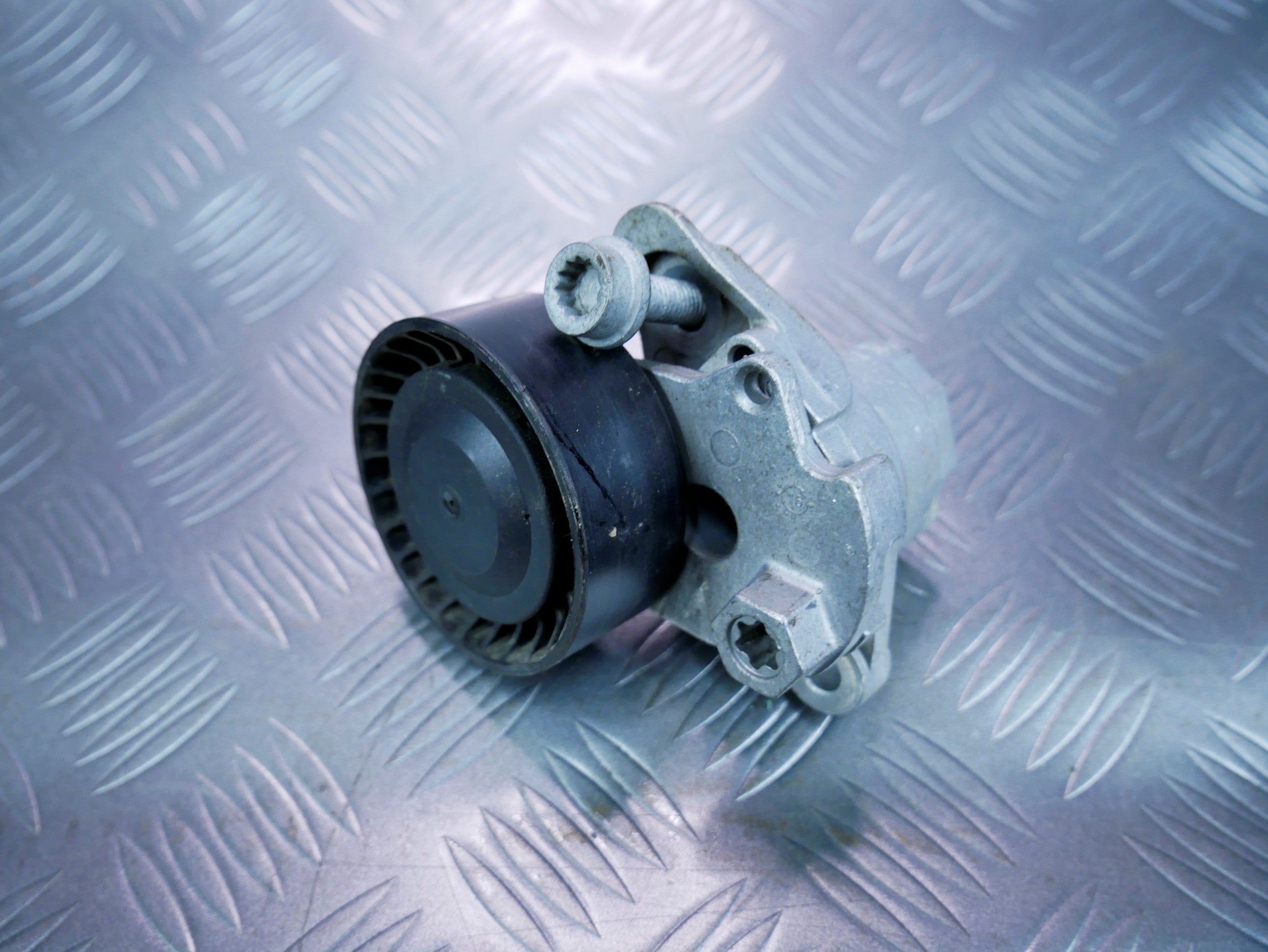 Rolka napinacz paska 04E145299E AUDI Q3 8U0 1.4 TFSI