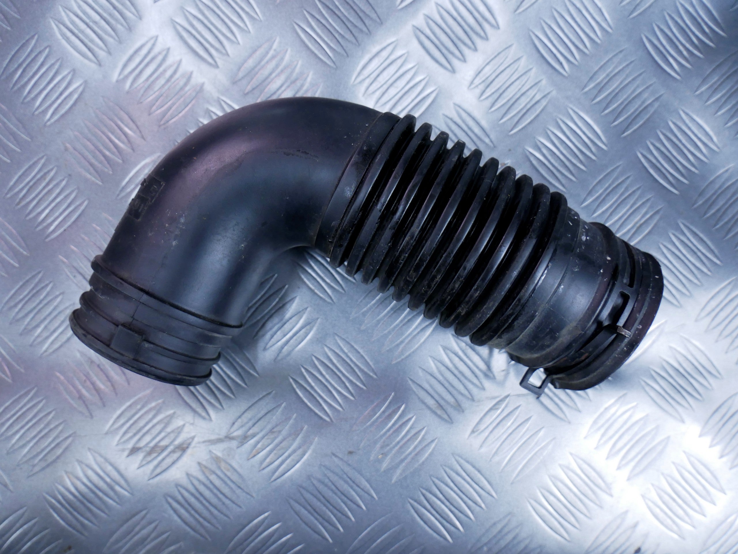 Wąż rura powietrza 8U0129618C AUDI Q3 8U0 1.4 TFSI