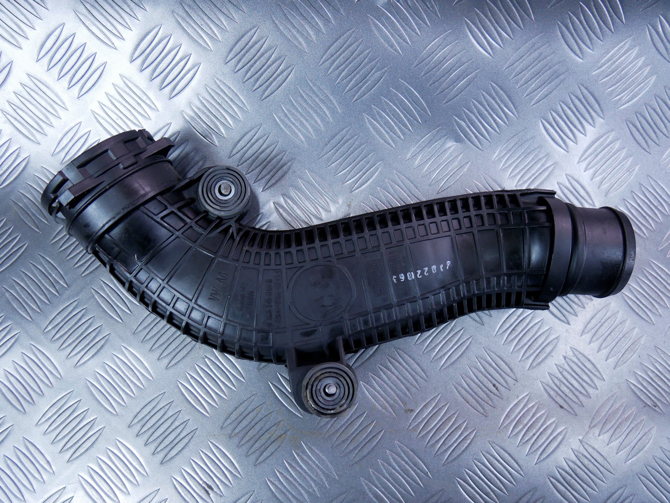 Rura przewód powietrza IC 1K0145840R AUDI Q3 8U0 1.4 TFSI