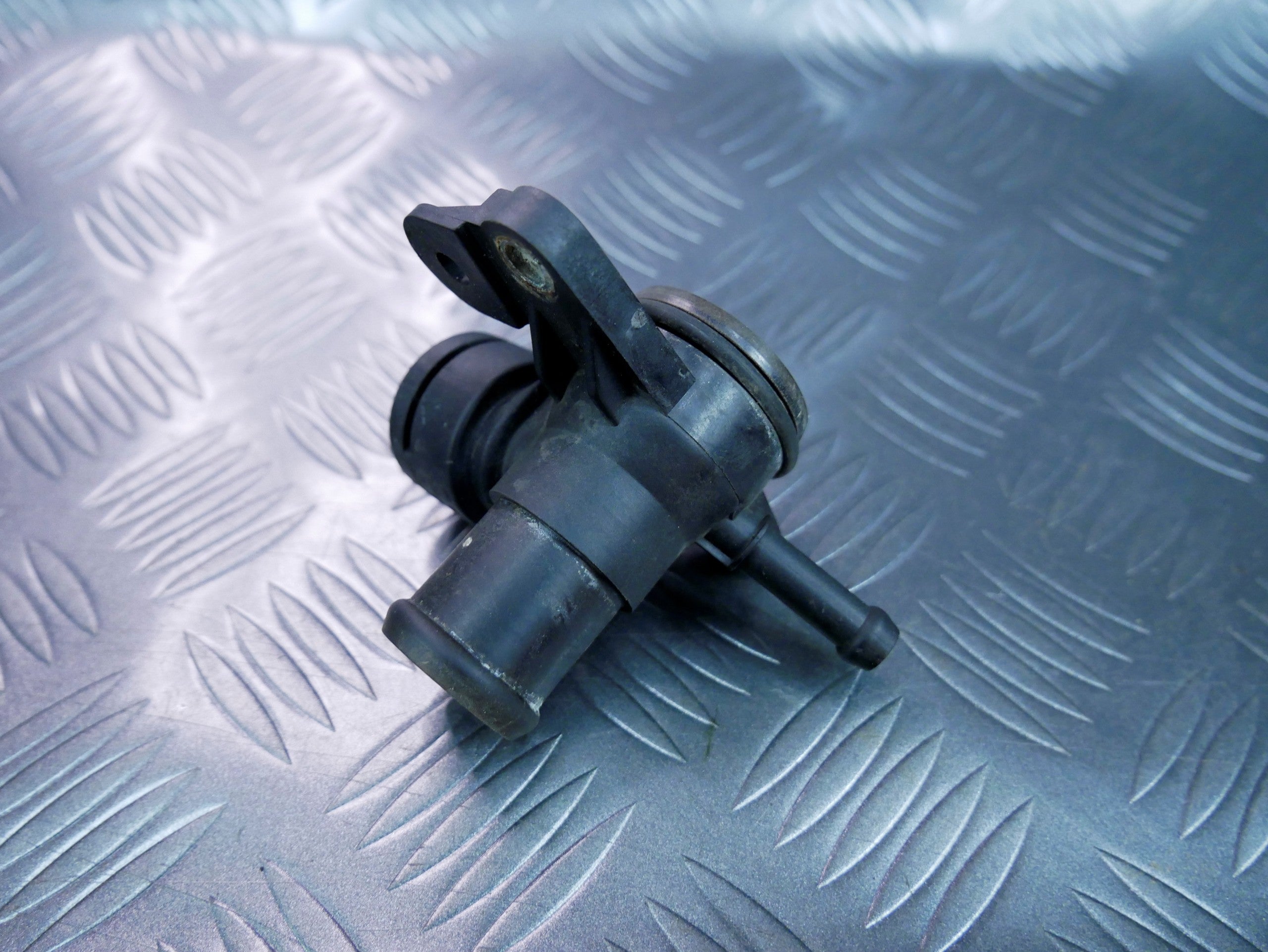 Króciec wodny 06J121132G AUDI Q3 8U0 2.0 TFSI