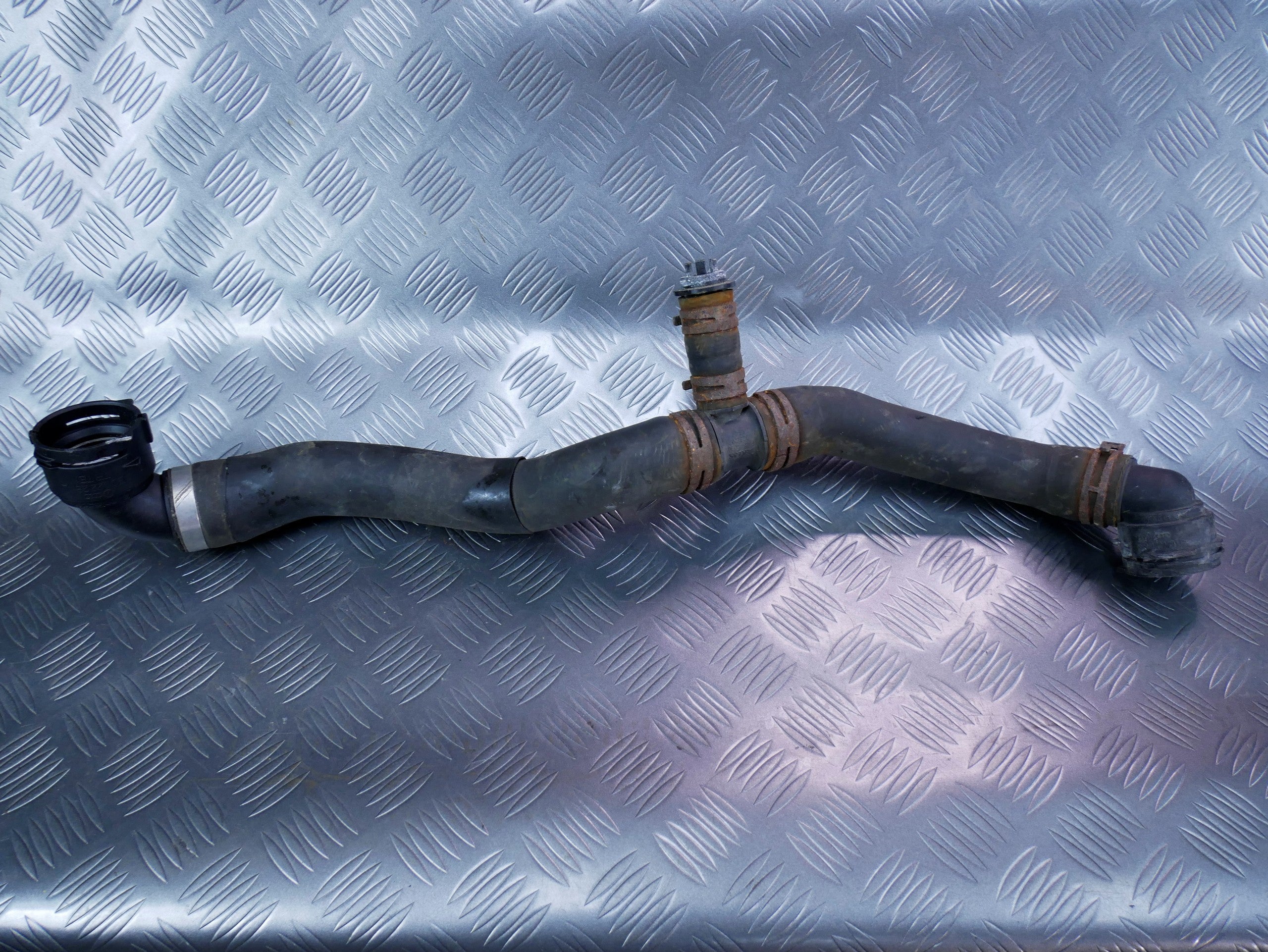 Rura wąż wody 5N0122101R AUDI Q3 8U0 2.0 TFSI