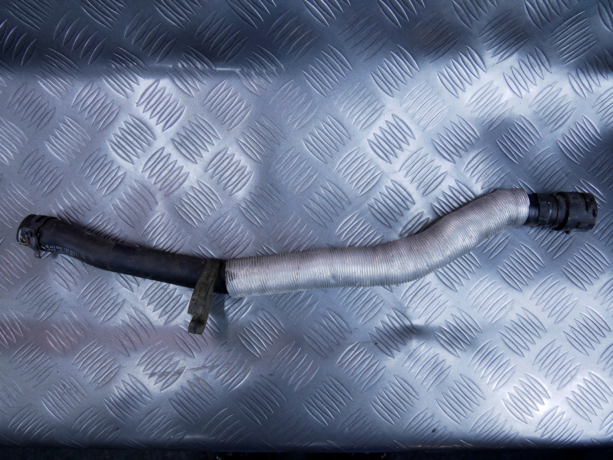 Rura wąż wody 5N0122073L AUDI Q3 8U0 2.0 TFSI