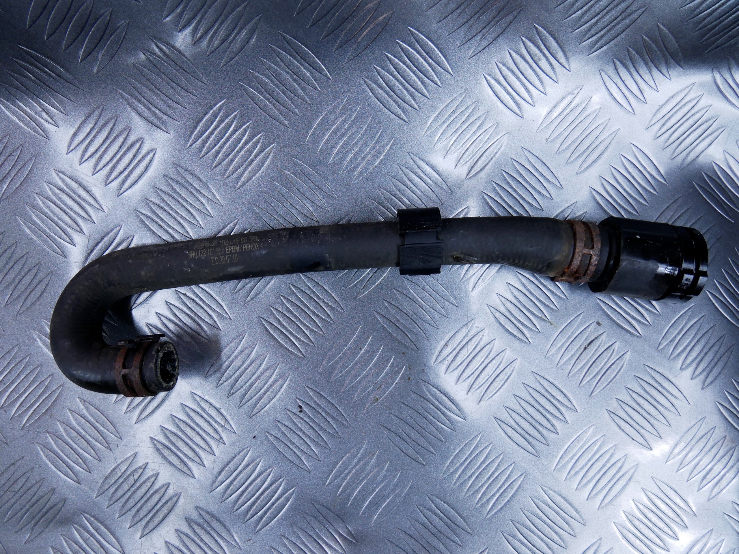 Rura wąż wody 5N0122101R AUDI Q3 8U0 2.0 TFSI