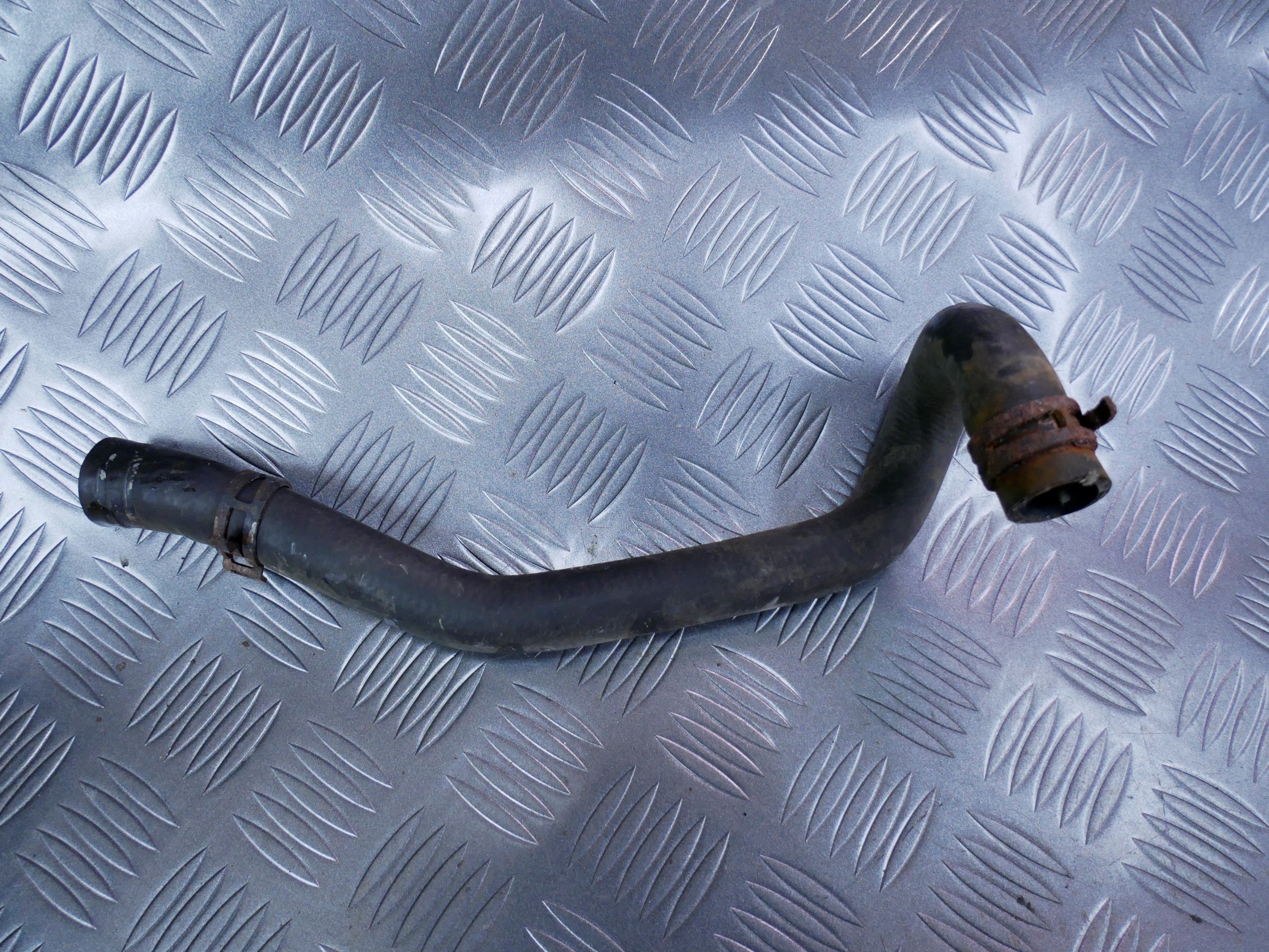 Rura wąż wody 5N0122109D AUDI Q3 8U0 2.0 TFSI