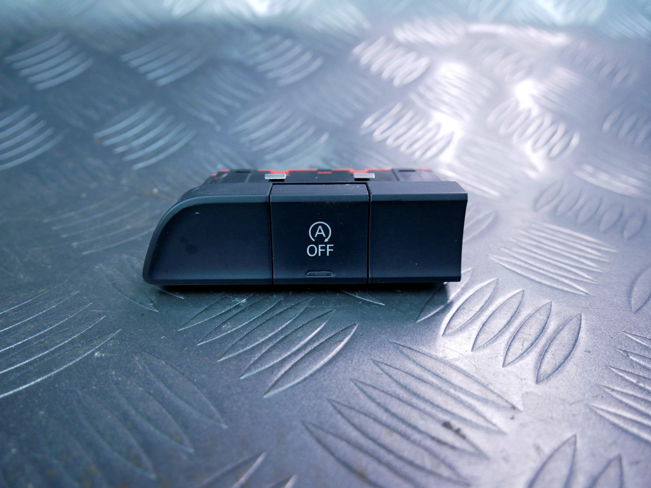 Panel przycisk START STOP 8U0959673E AUDI Q3 8U0