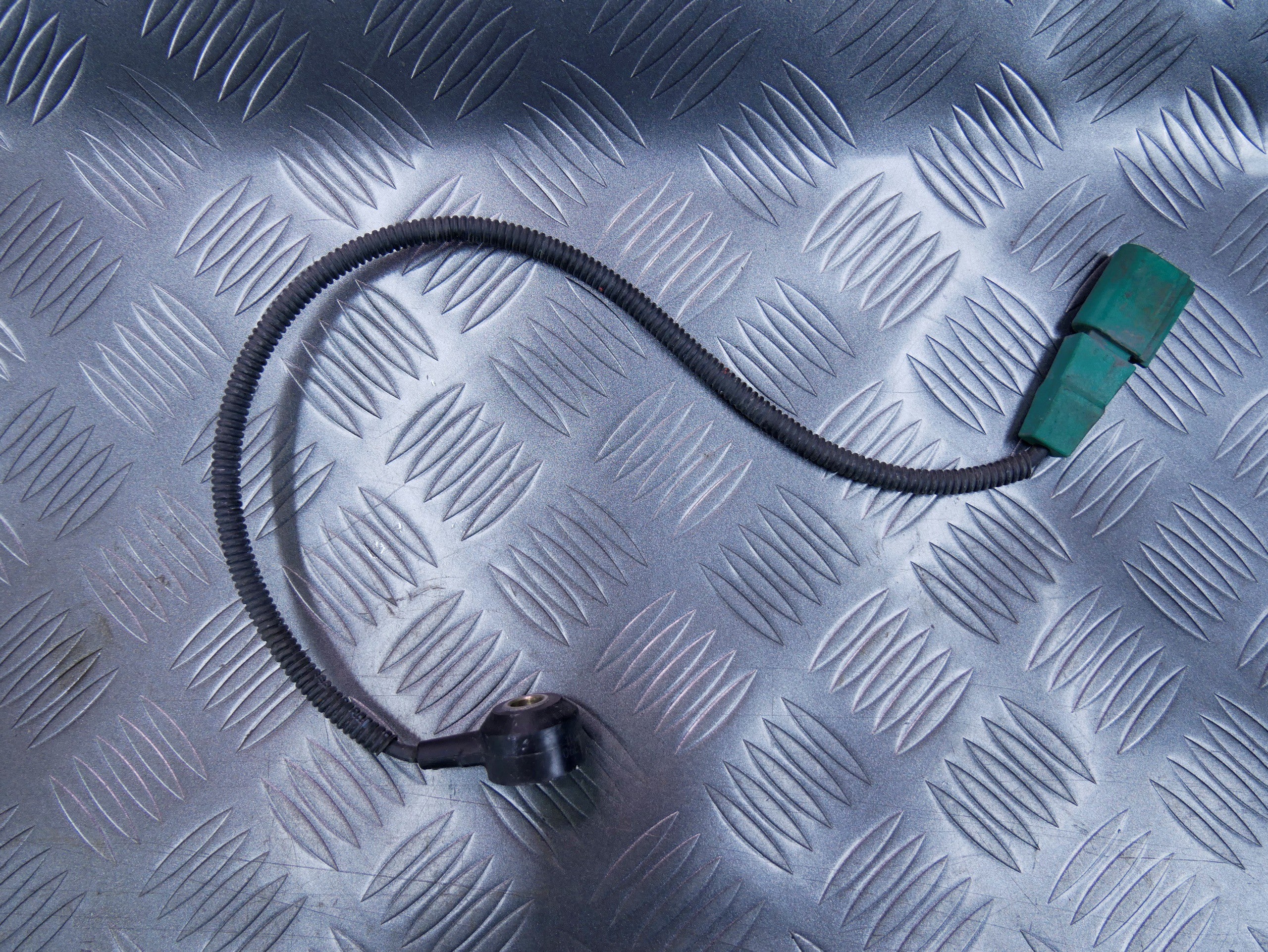 Czujnik stukowy 06E905377A AUDI Q3 8U0 TFSI