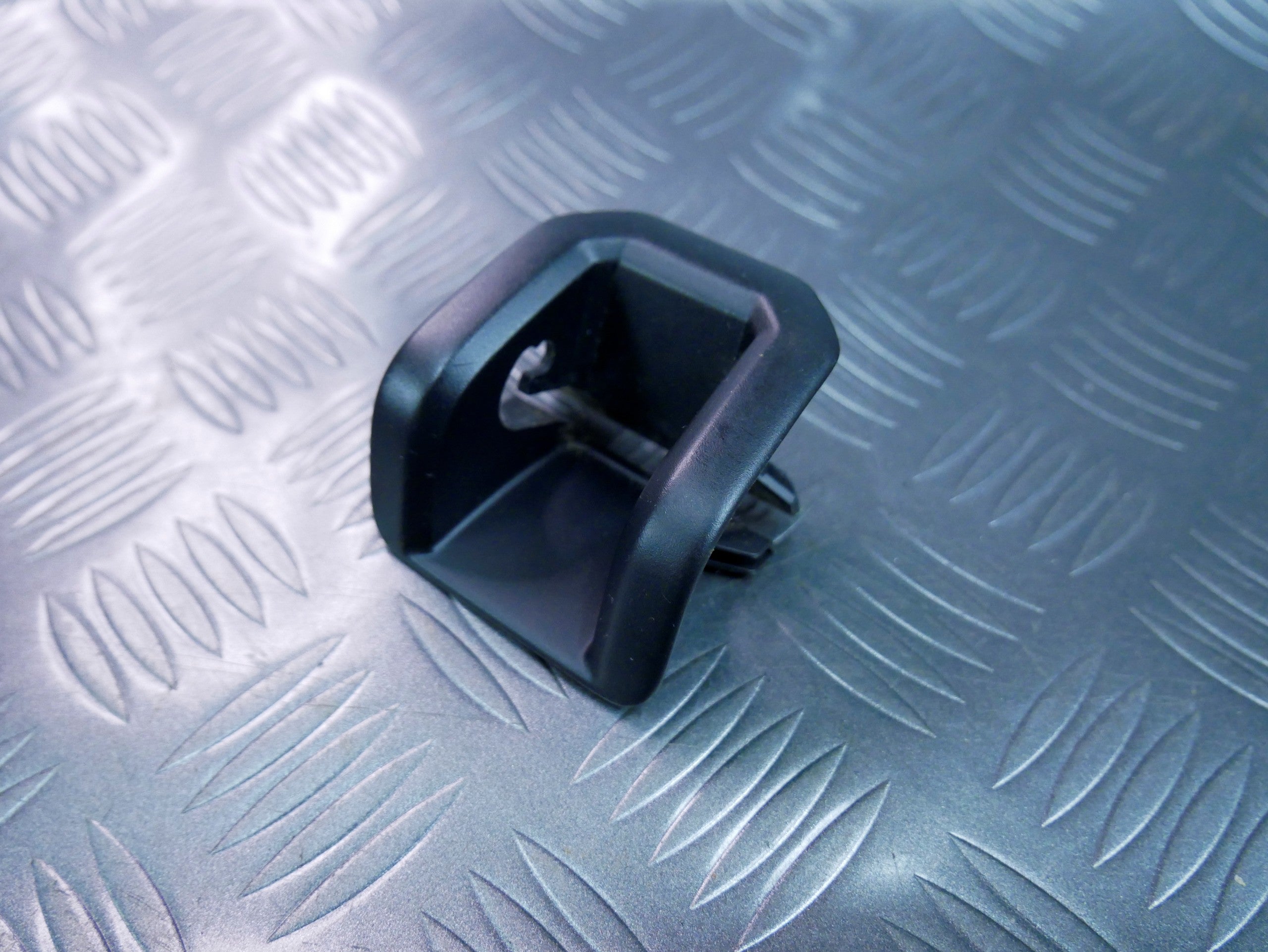 Osłona zaślepka ISOFIX 4L0807233 AUDI Q7 4L LIFT