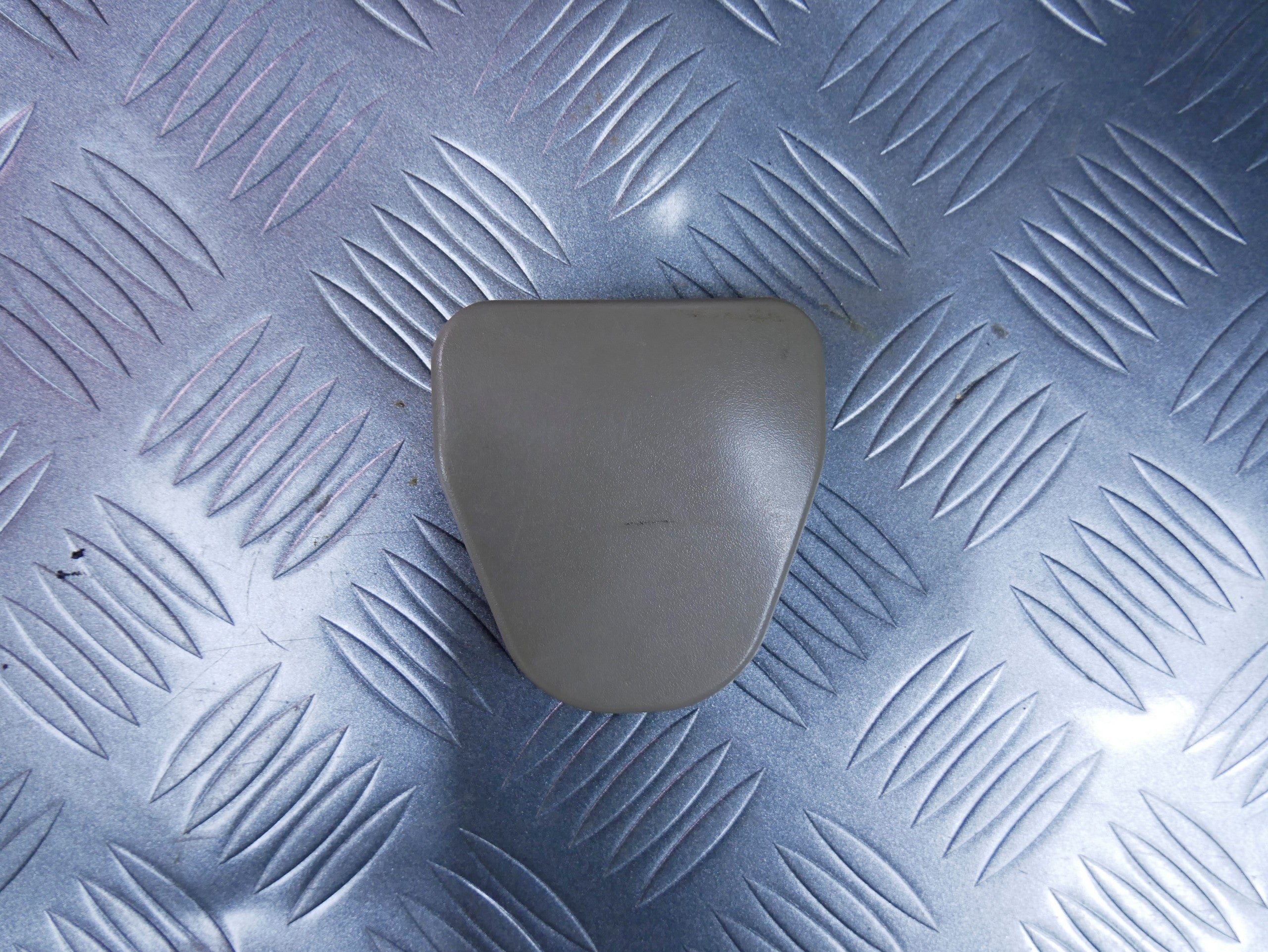 Osłona zaślepka dywanu beżowa 4L0881345A AUDI Q7 4L0 LIFT