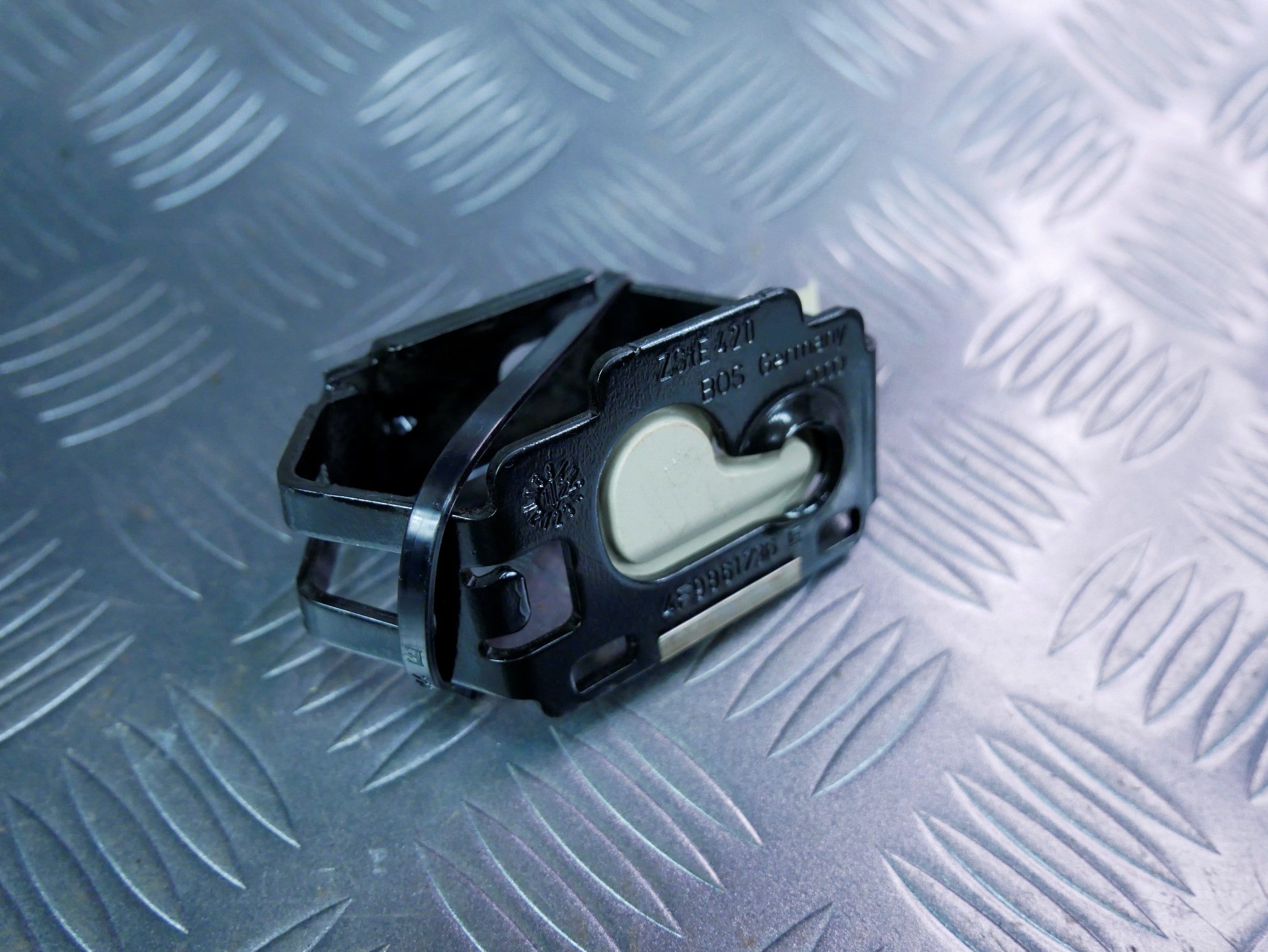 Mocowanie zaczep rolety prawy 4F9861736E AUDI Q7 4L LIFT