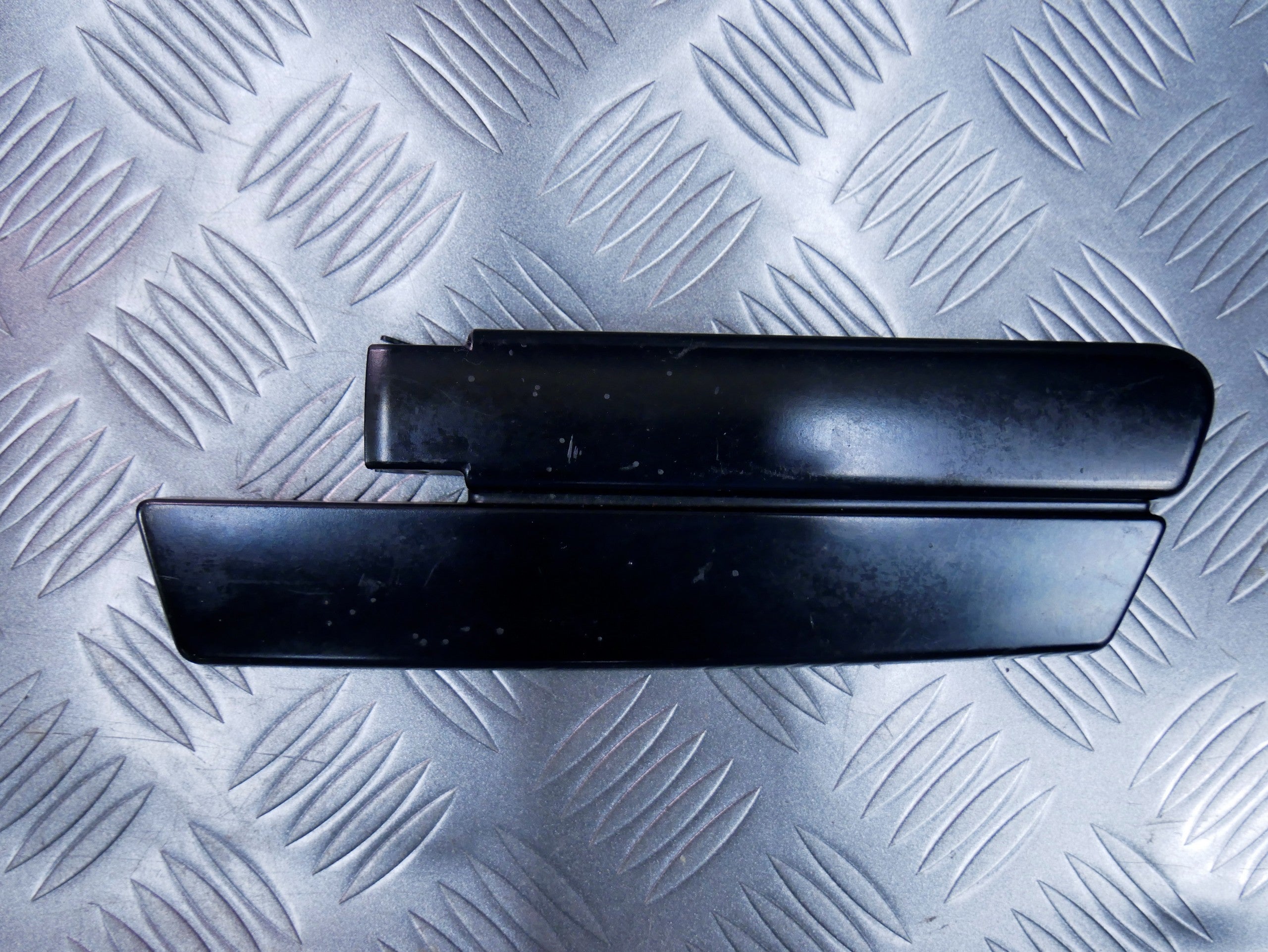 Osłona zaślepka wycieraczki 4L1955205A AUDI Q7 4L LIFT