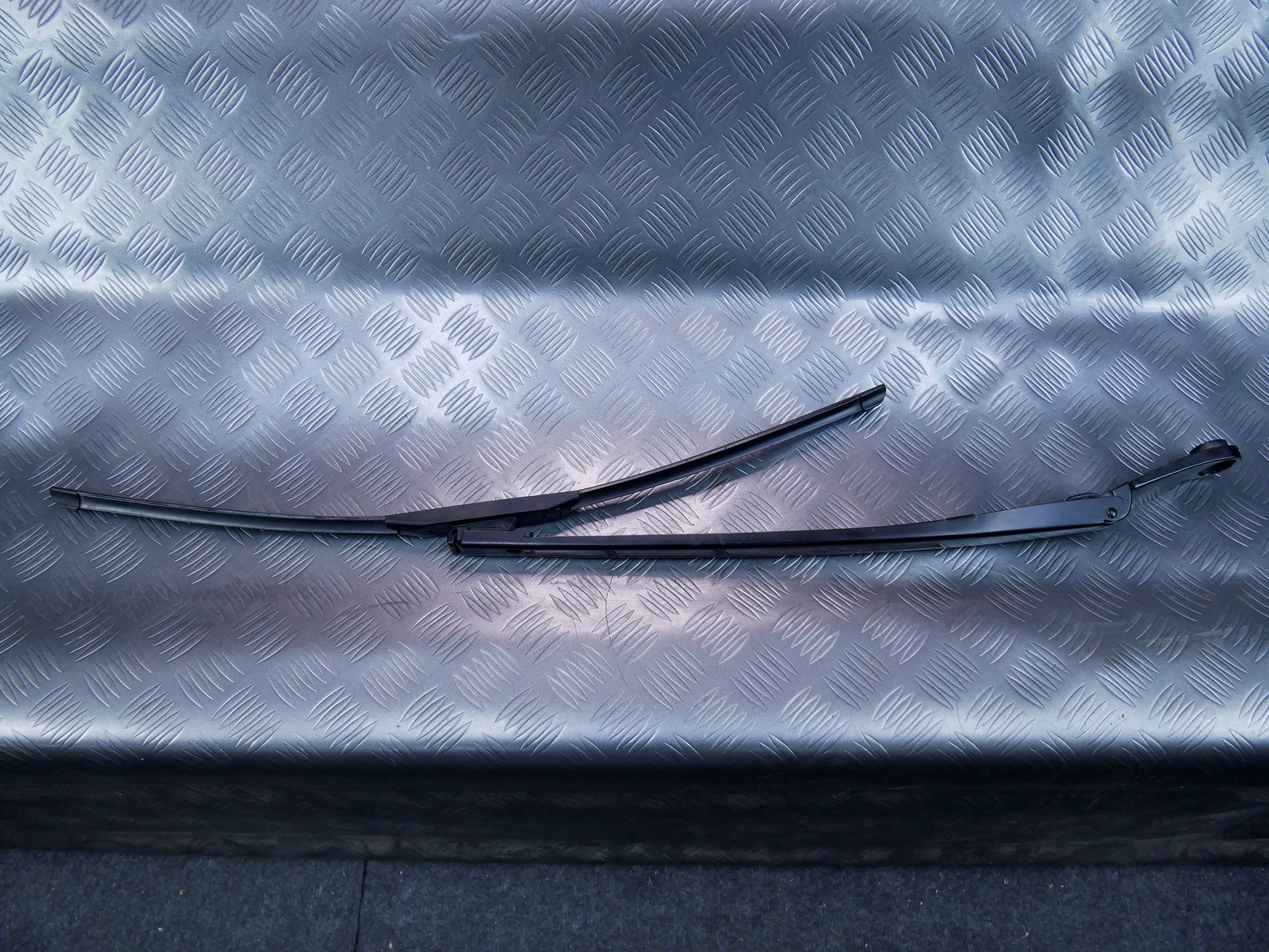 Ramię wycieraczka lewa 4L1955407A AUDI Q7 4L LIFT