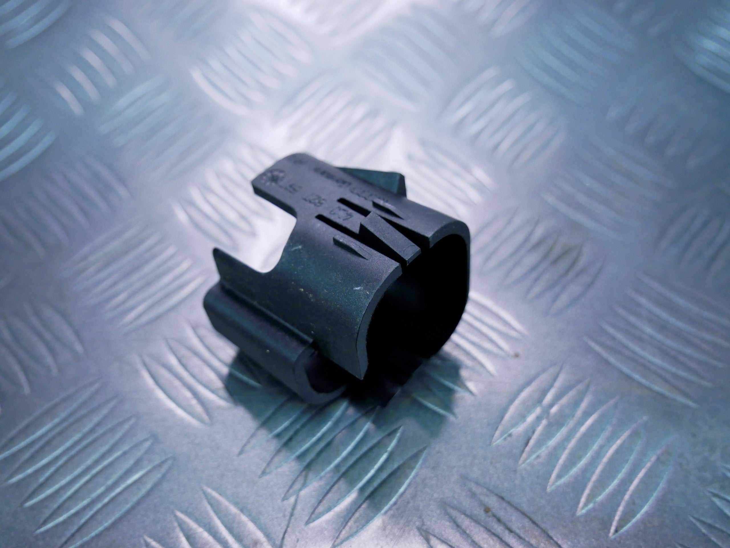 Osłona tuleja klapy 4L0827597 AUDI Q7 4L0 LIFT