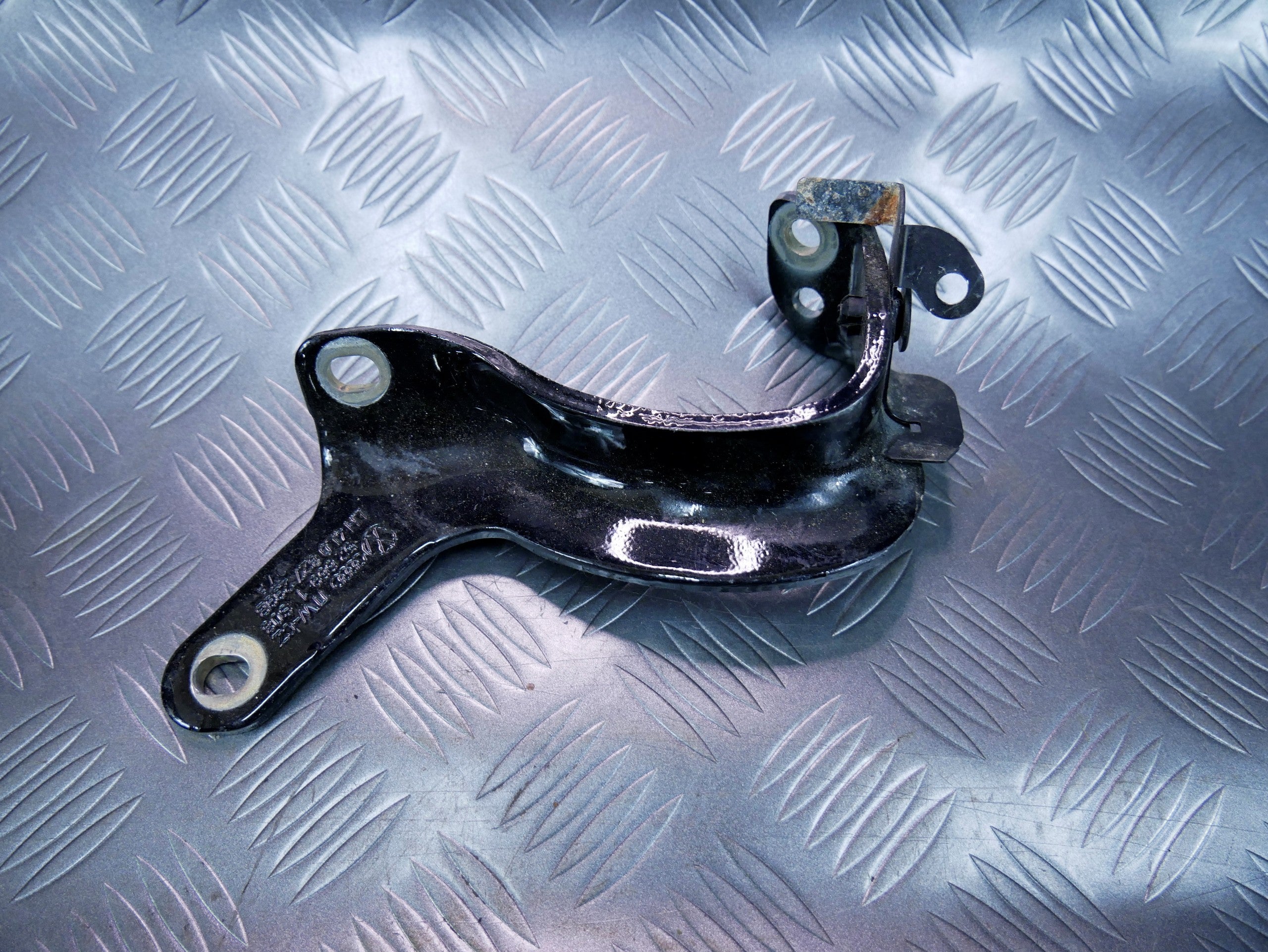 Zawias klapy bagażnika lewy 4L0827299B AUDI Q7 4L LIFT