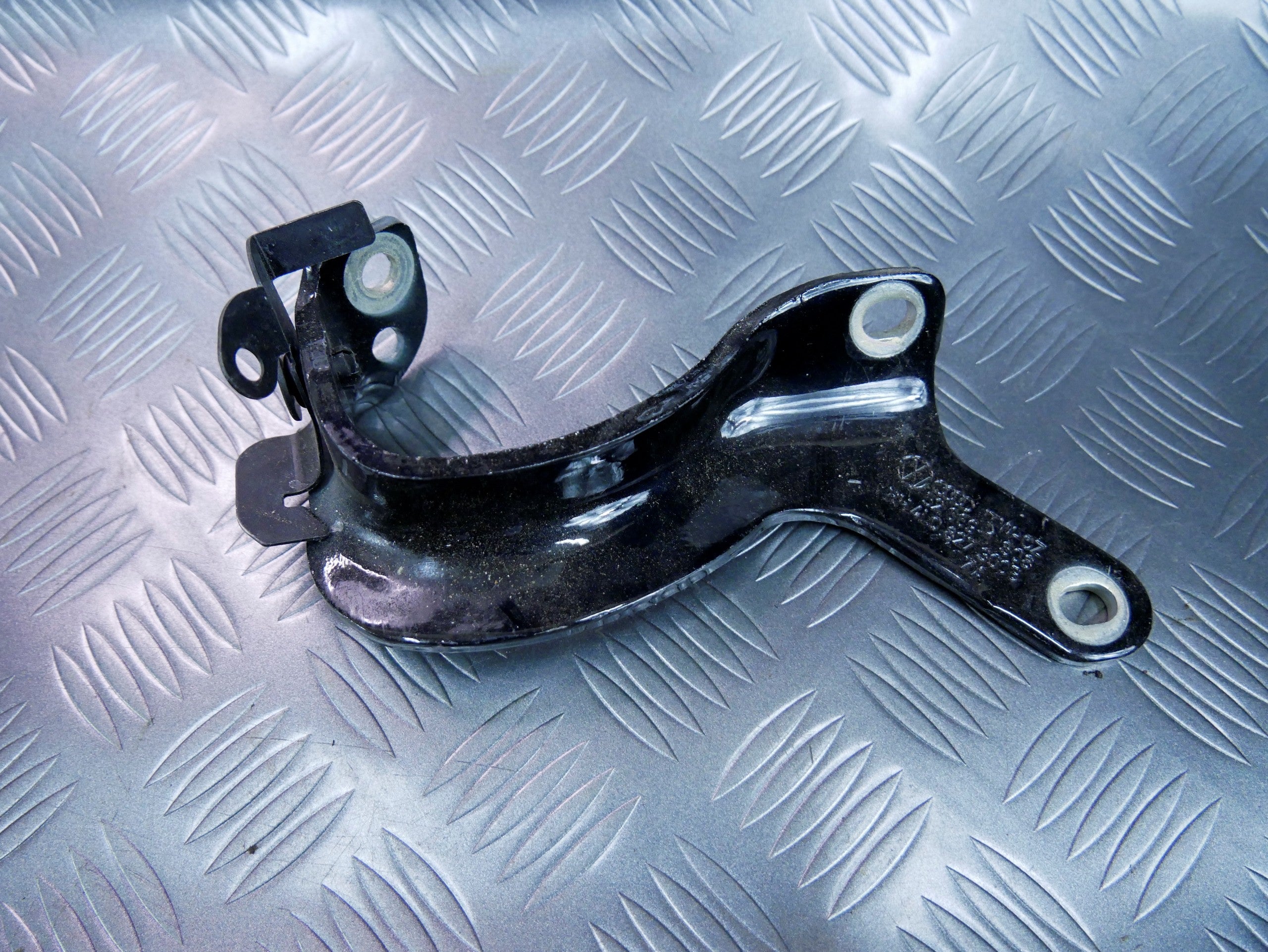 Zawias klapy bagażnika prawy 4L0827300B AUDI Q7 4L LIFT