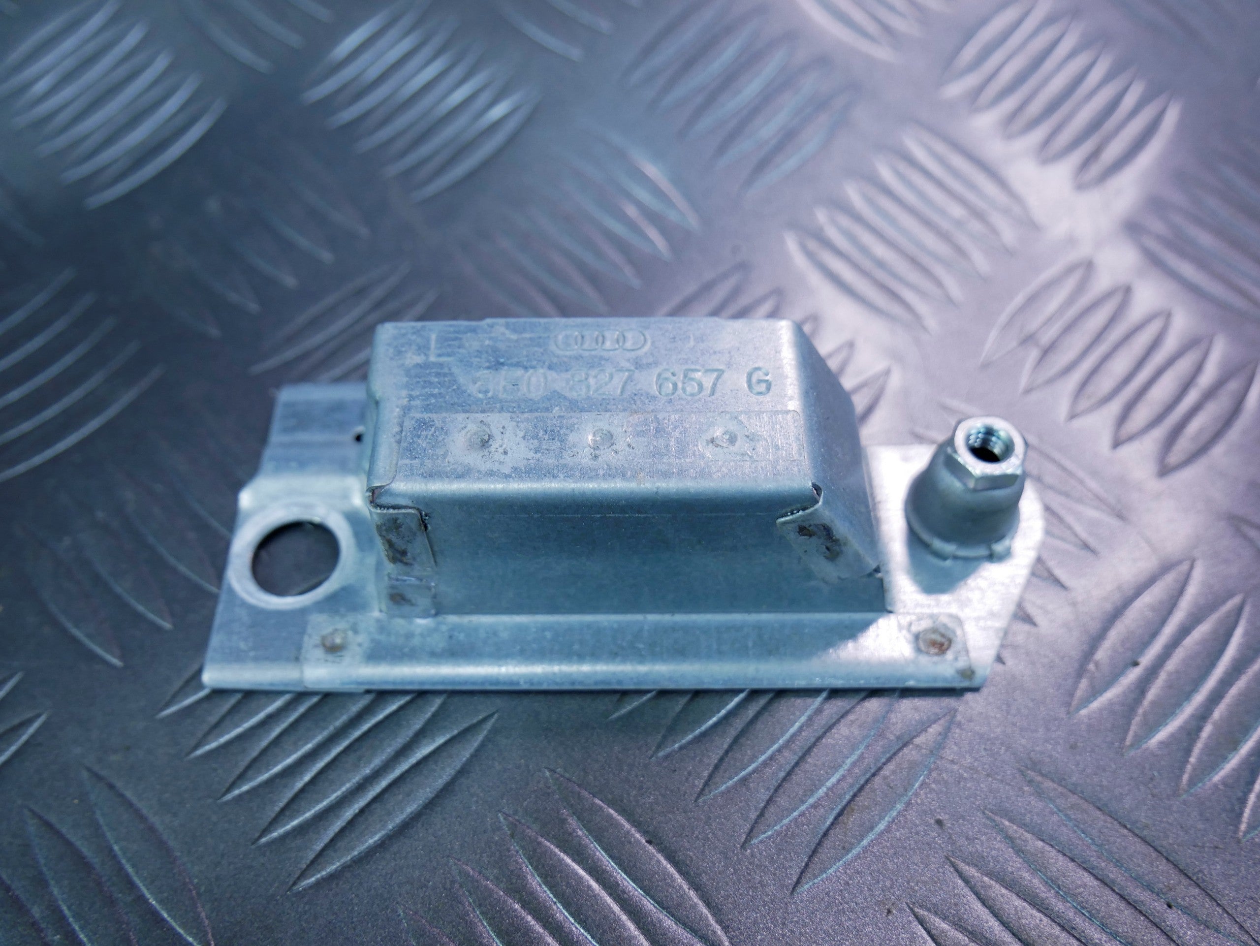 Mocowanie klamki klapy 8E0827657G AUDI Q7 4L LIFT