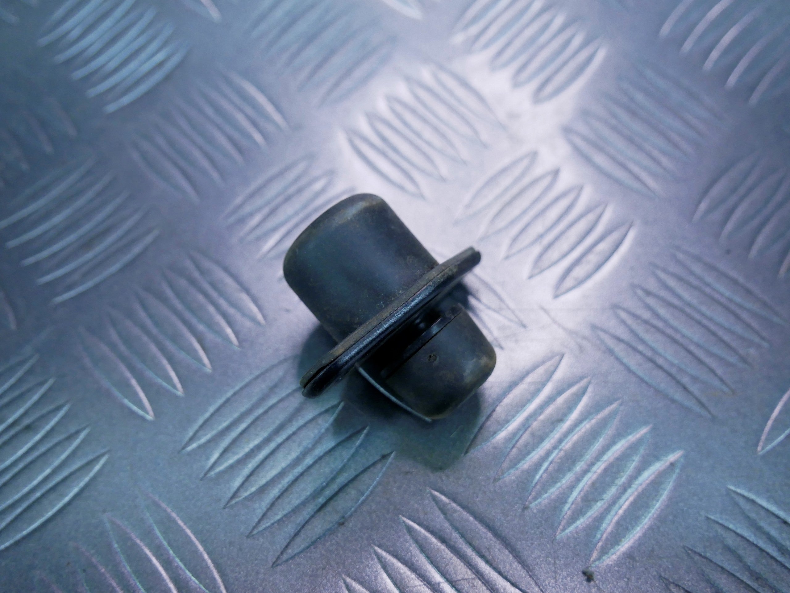 Guma odbijak odbojnik klapy 8L0827249 AUDI Q7 4L0 LIFT