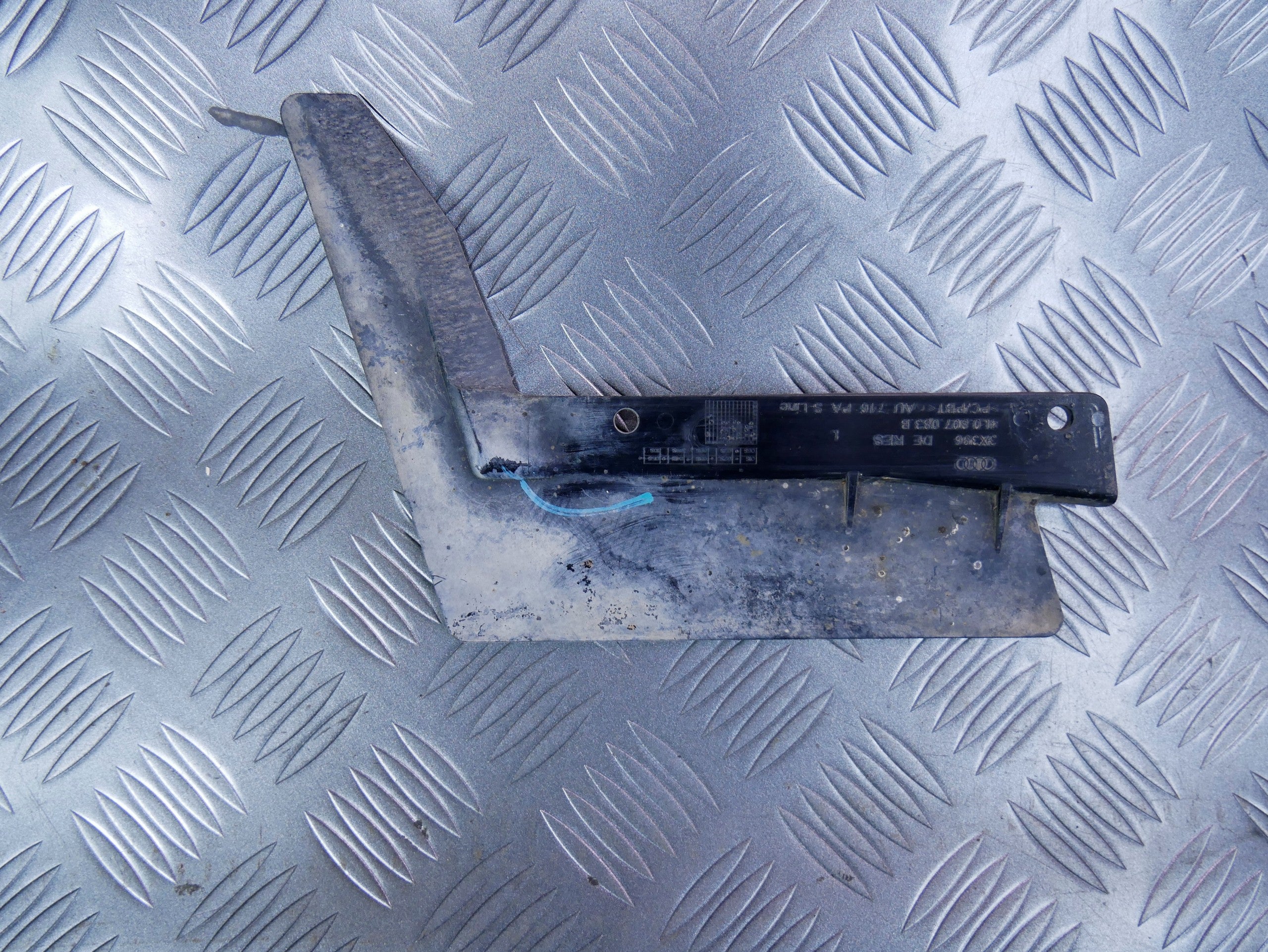 Kierownica powietrza 4L0807083B AUDI Q7 4L LIFT