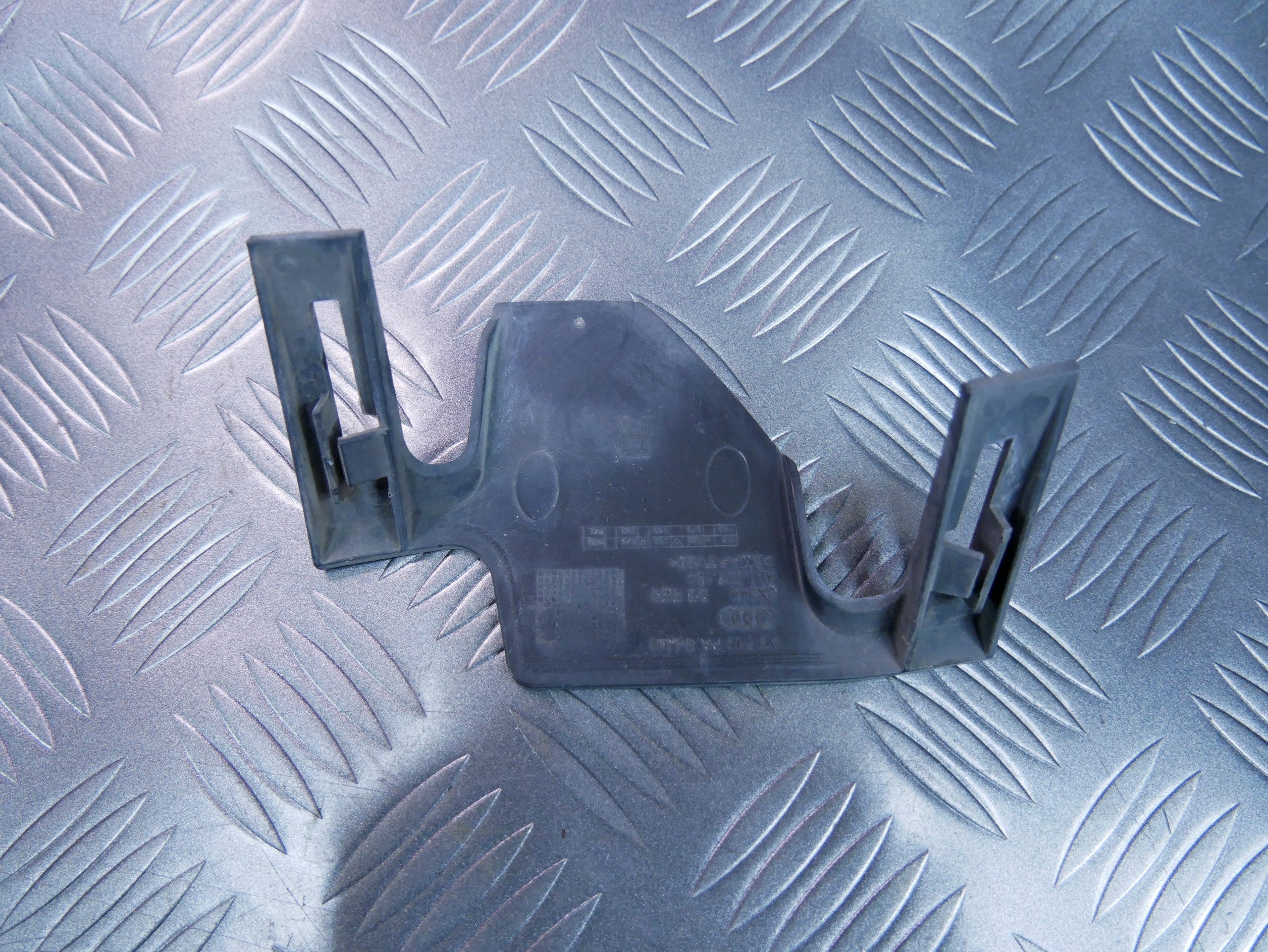 Kierownica powietrza 4L0807124 AUDI Q7 4L LIFT