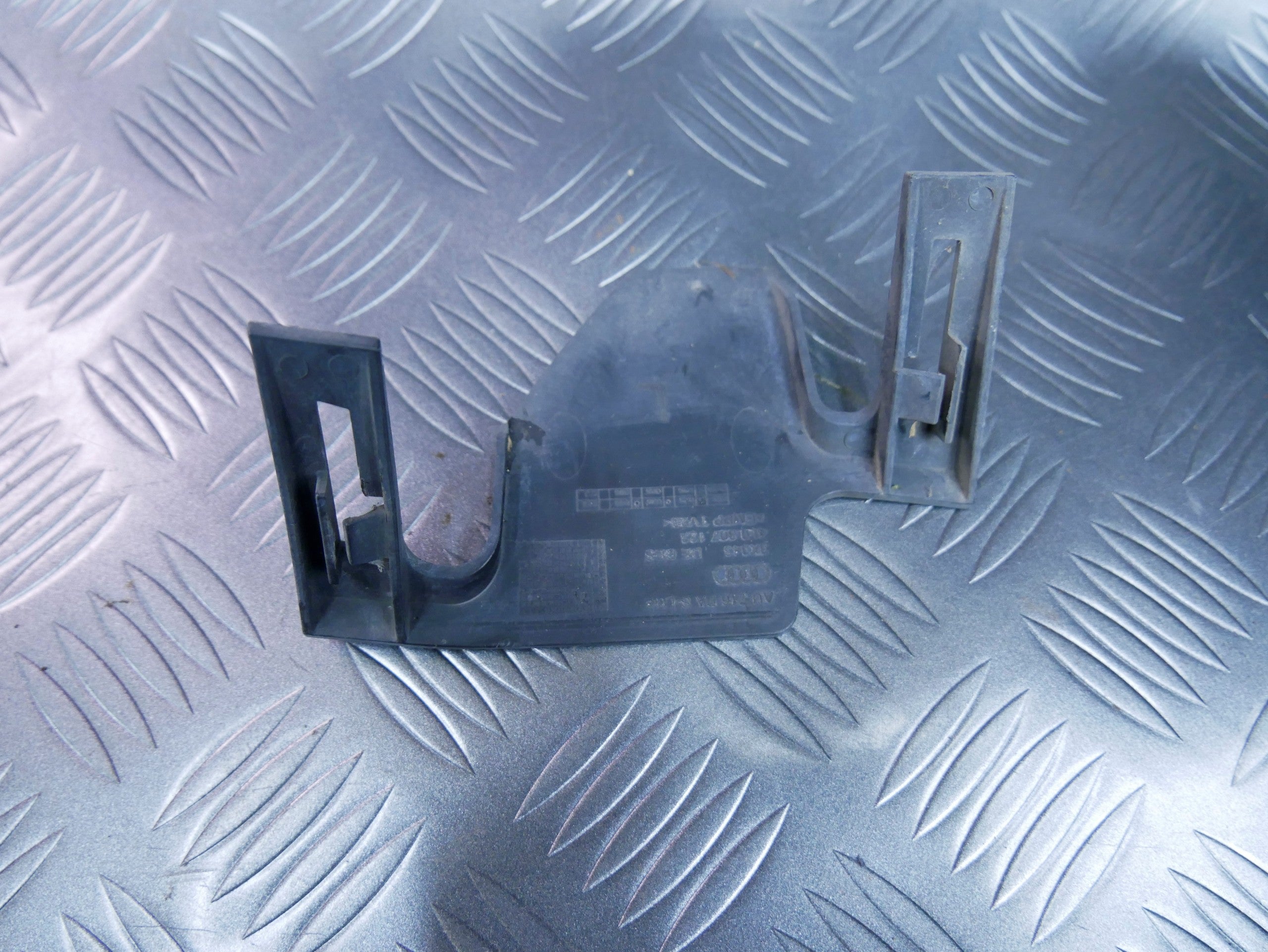 Kierownica powietrza 4L0807123 AUDI Q7 4L LIFT