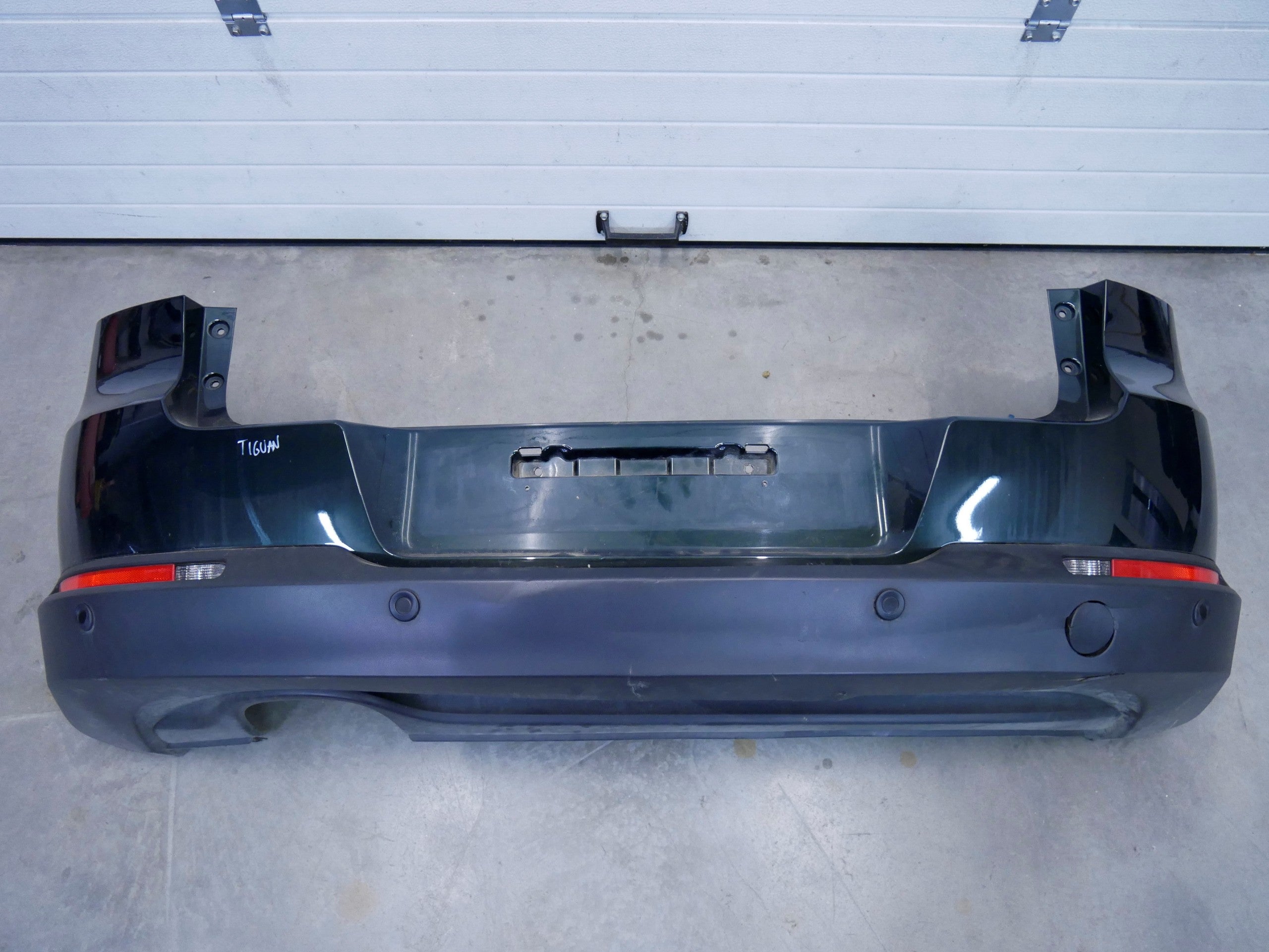 Zderzak tył tylny kompletny 6xPDC HAK VW TIGUAN 5N0 LIFT