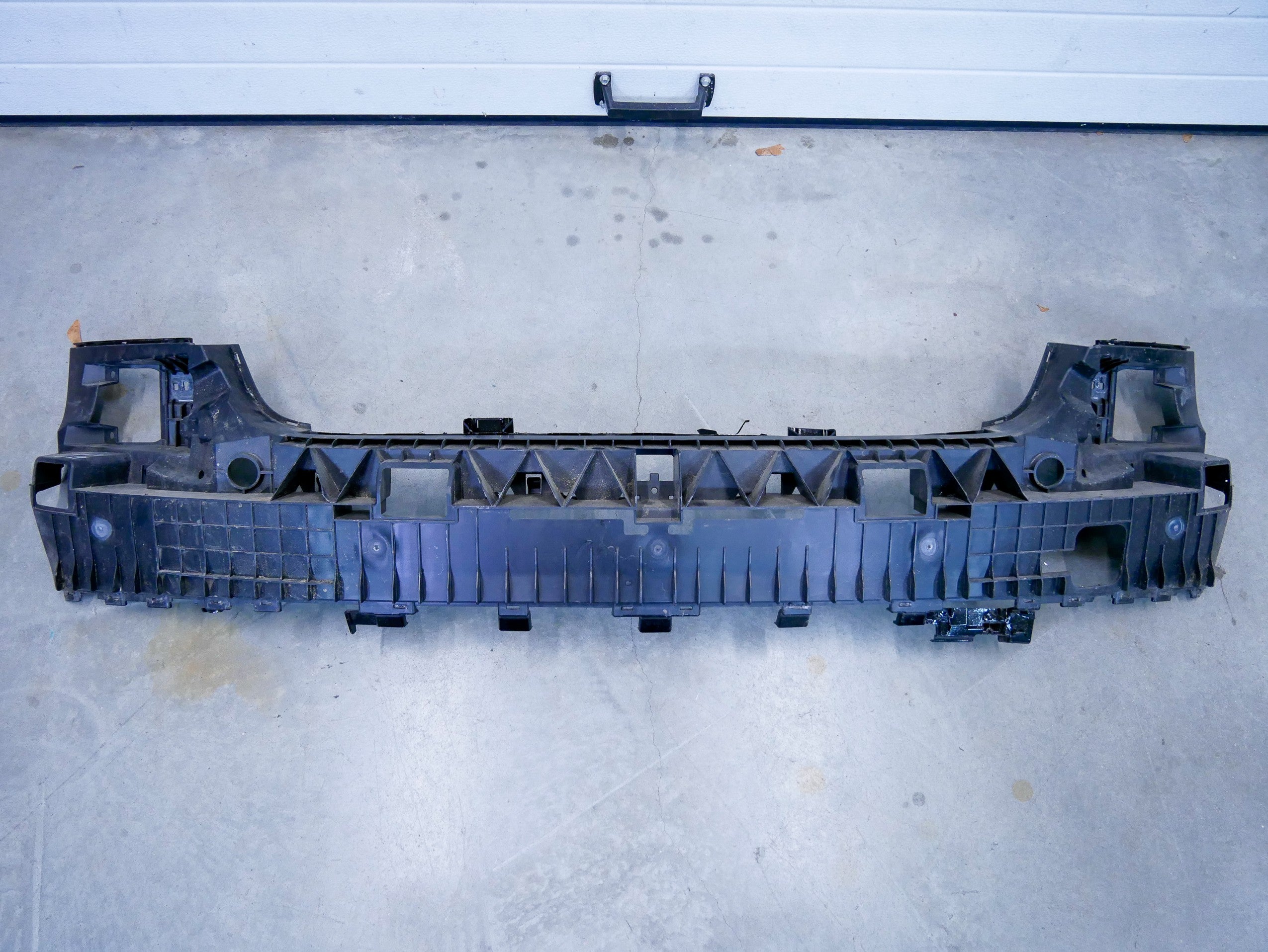 Wzmocnienie zderzaka tył tylnego 4G8807385E AUDI A7 4G8 LIFT S-LINE