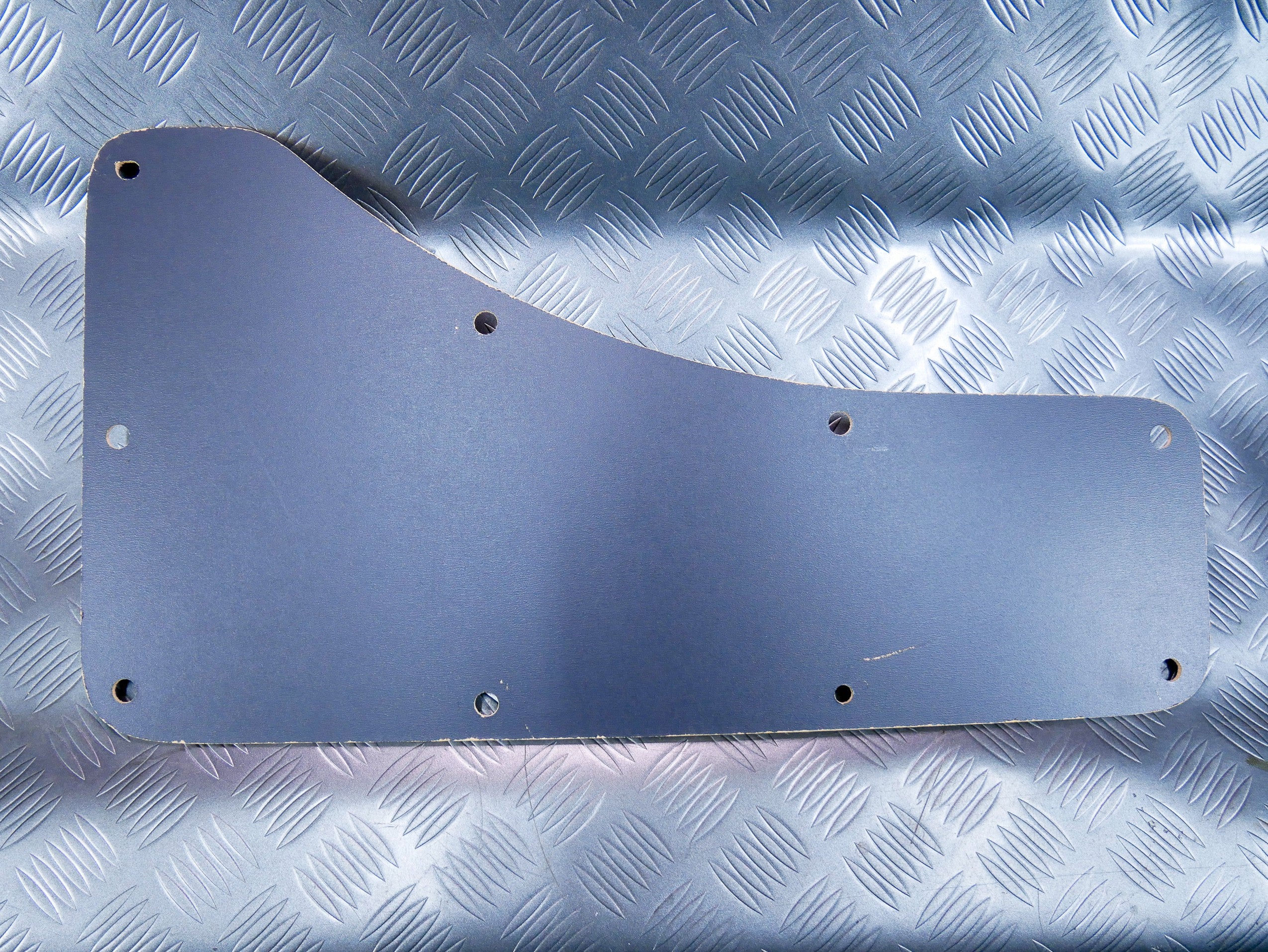 Osłona dykta zaślepka ściany bocznej 2K0867482A VW CADDY III IV MAXI