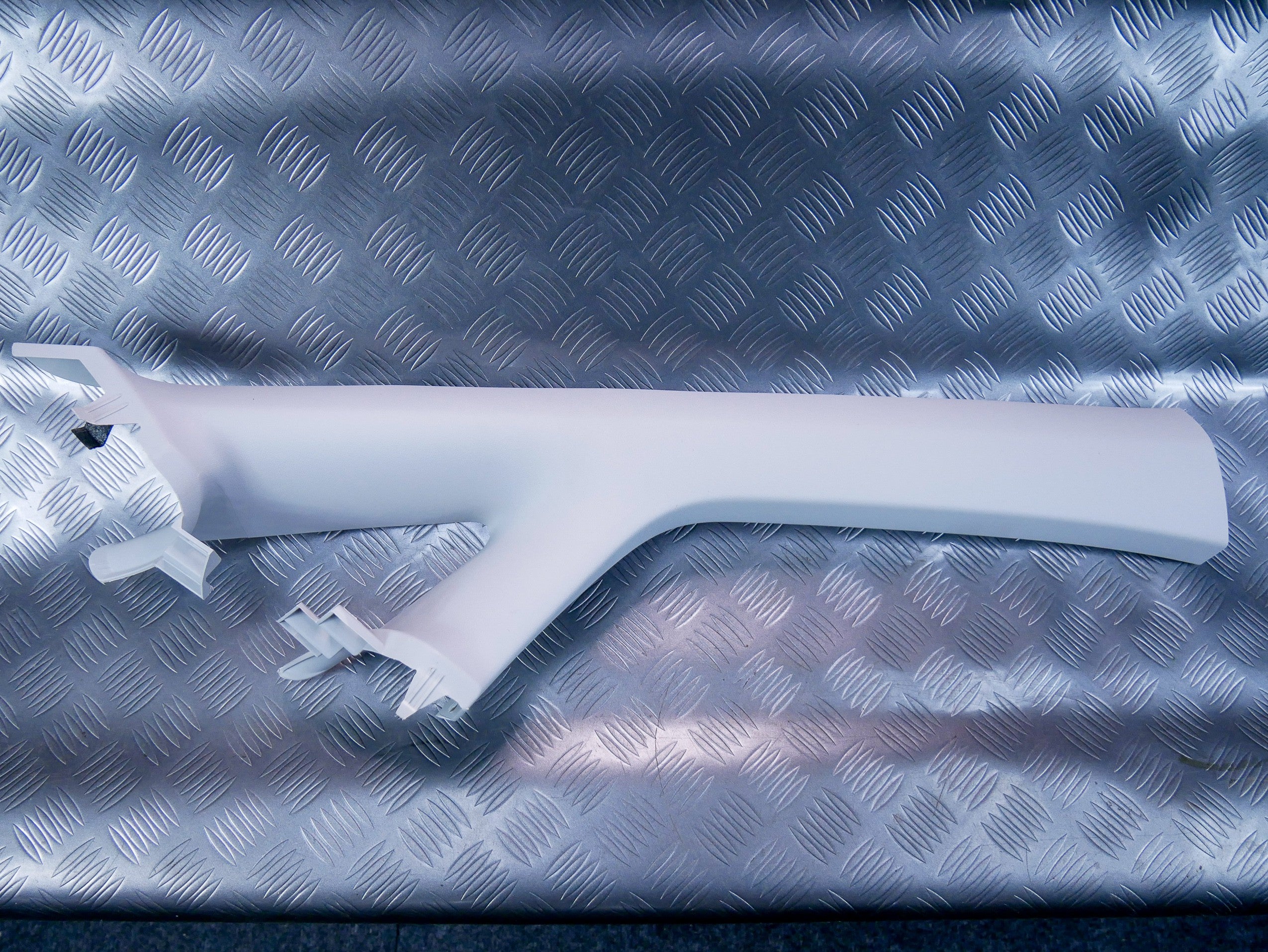 Osłona poszycie słupka przód prawe 2K0867234B VW CADDY IV