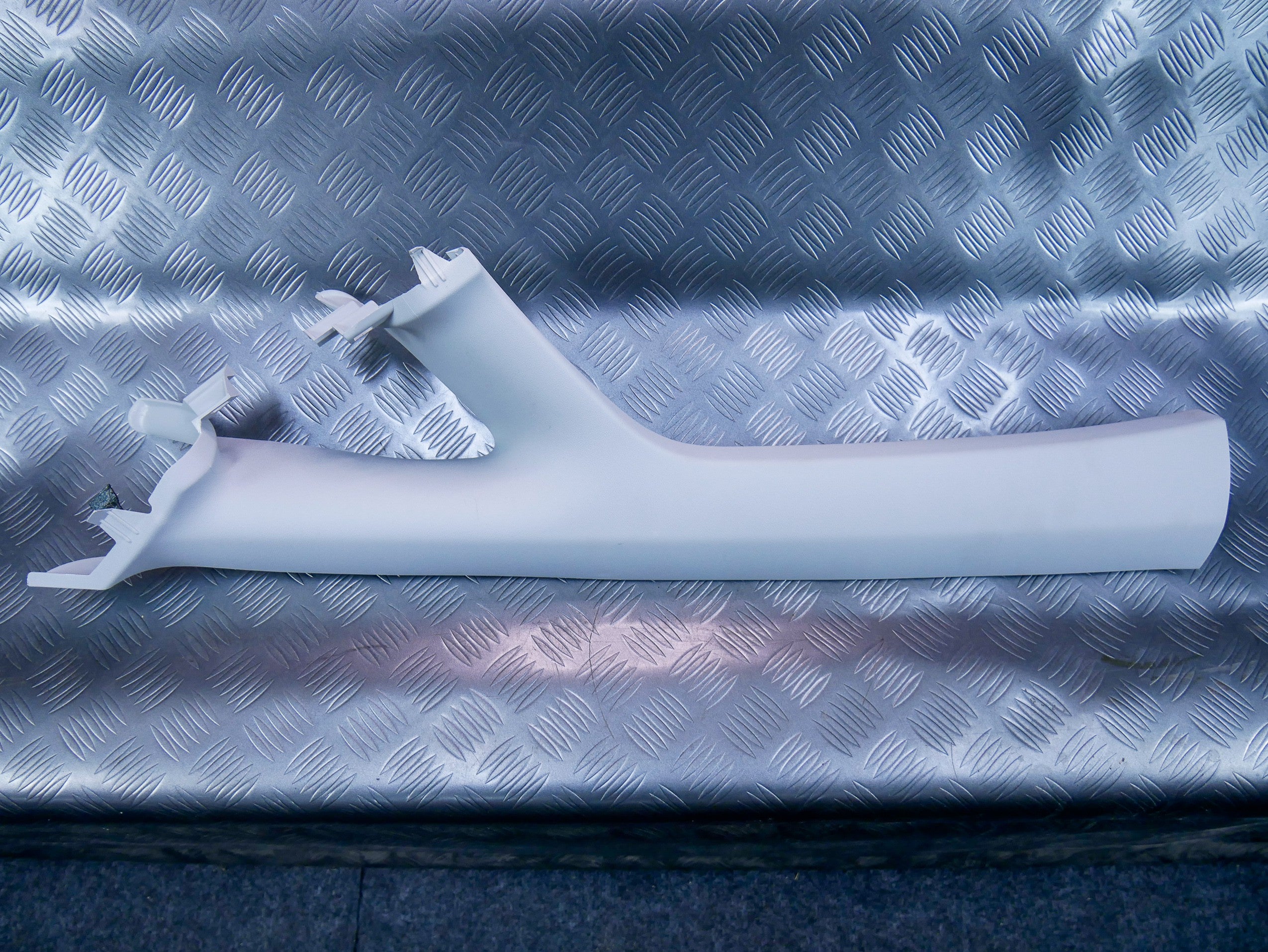 Osłona poszycie słupka przód lewe 2K0867233B VW CADDY IV