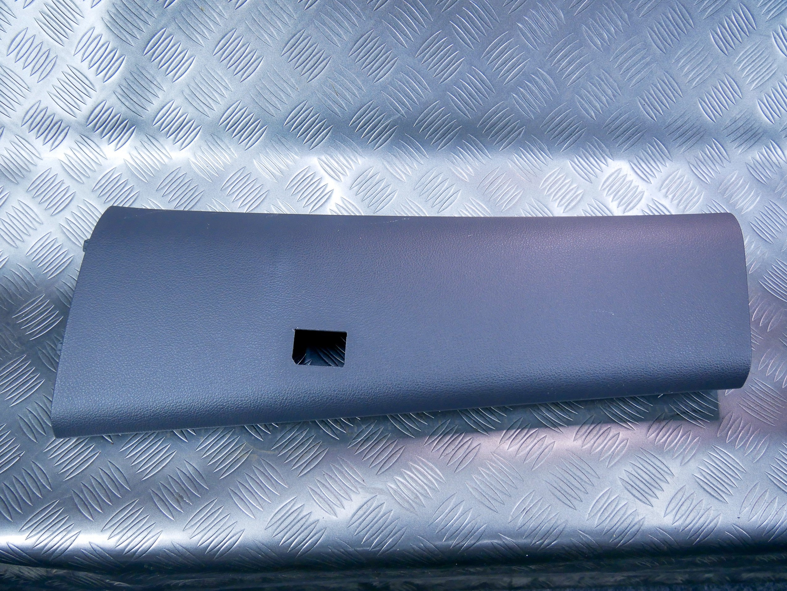 Osłona poszycie słupka środkowego dolne lewe 2K0867291 VW CADDY III