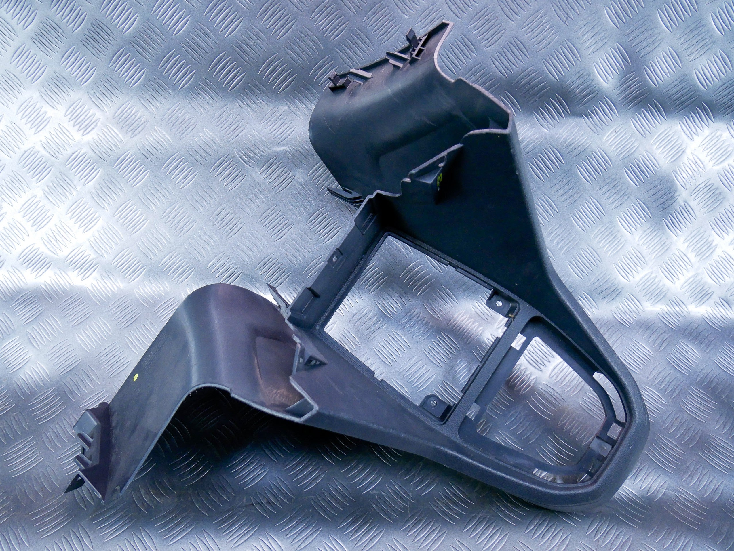 Tunel konsola środkowa 2K5863475A VW CADDY III IV