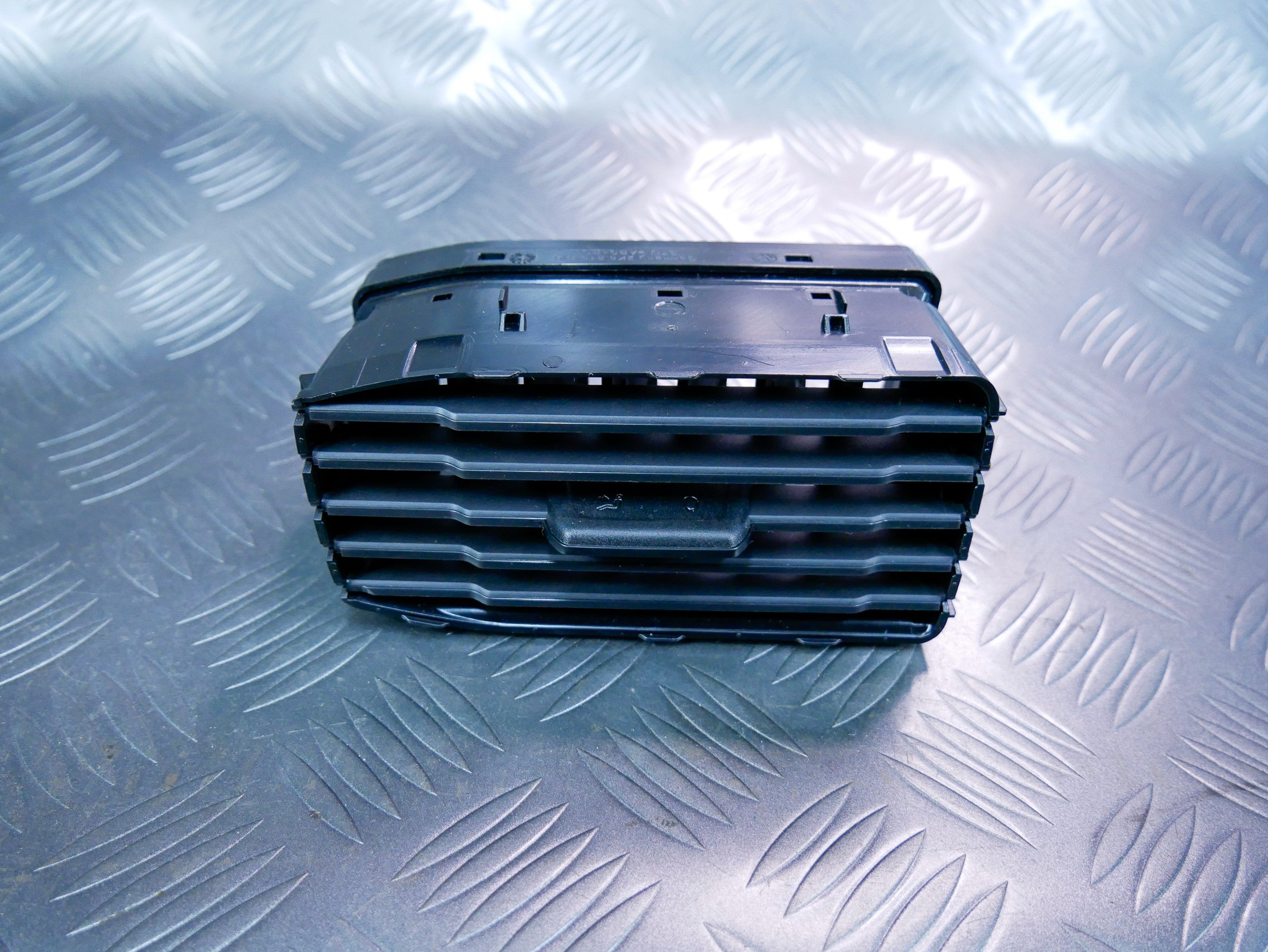 Kratka nawiewu 2K5815705B VW CADDY III IV