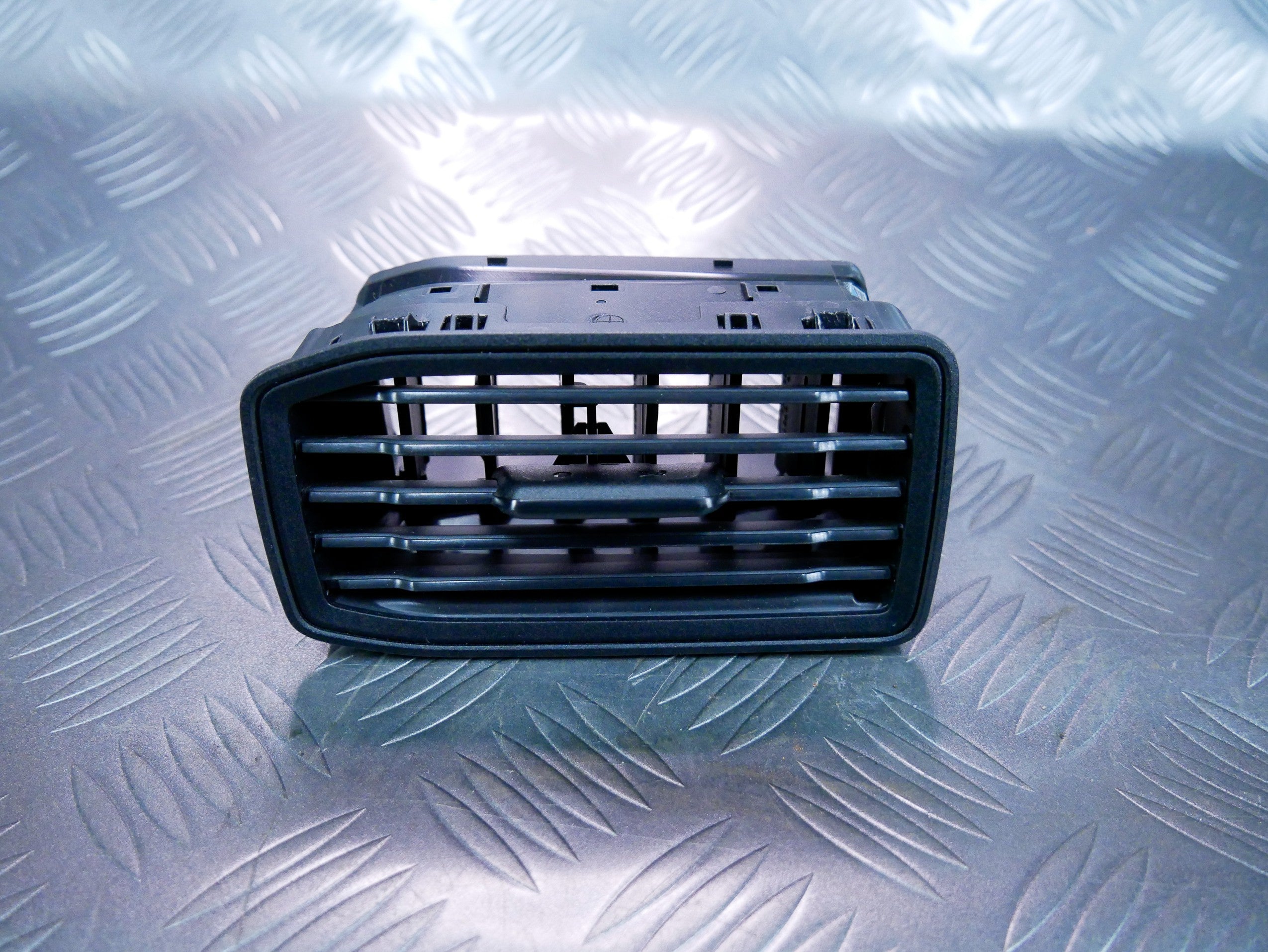 Kratka nawiewu prawa 2K5819702A VW CADDY III IV