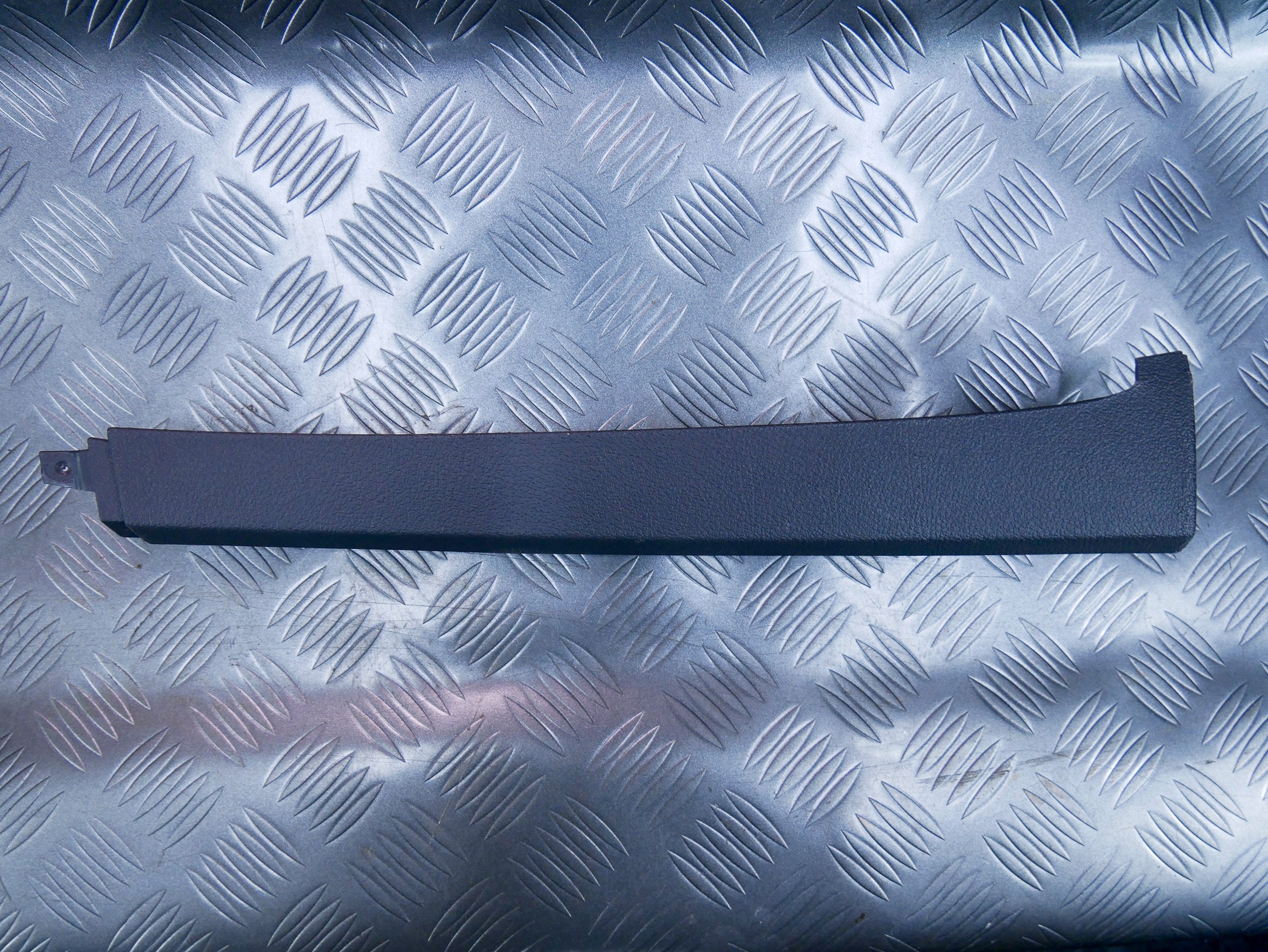 Osłona zaślepka listwa konsoli lewa 2K0868223A VW CADDY III IC