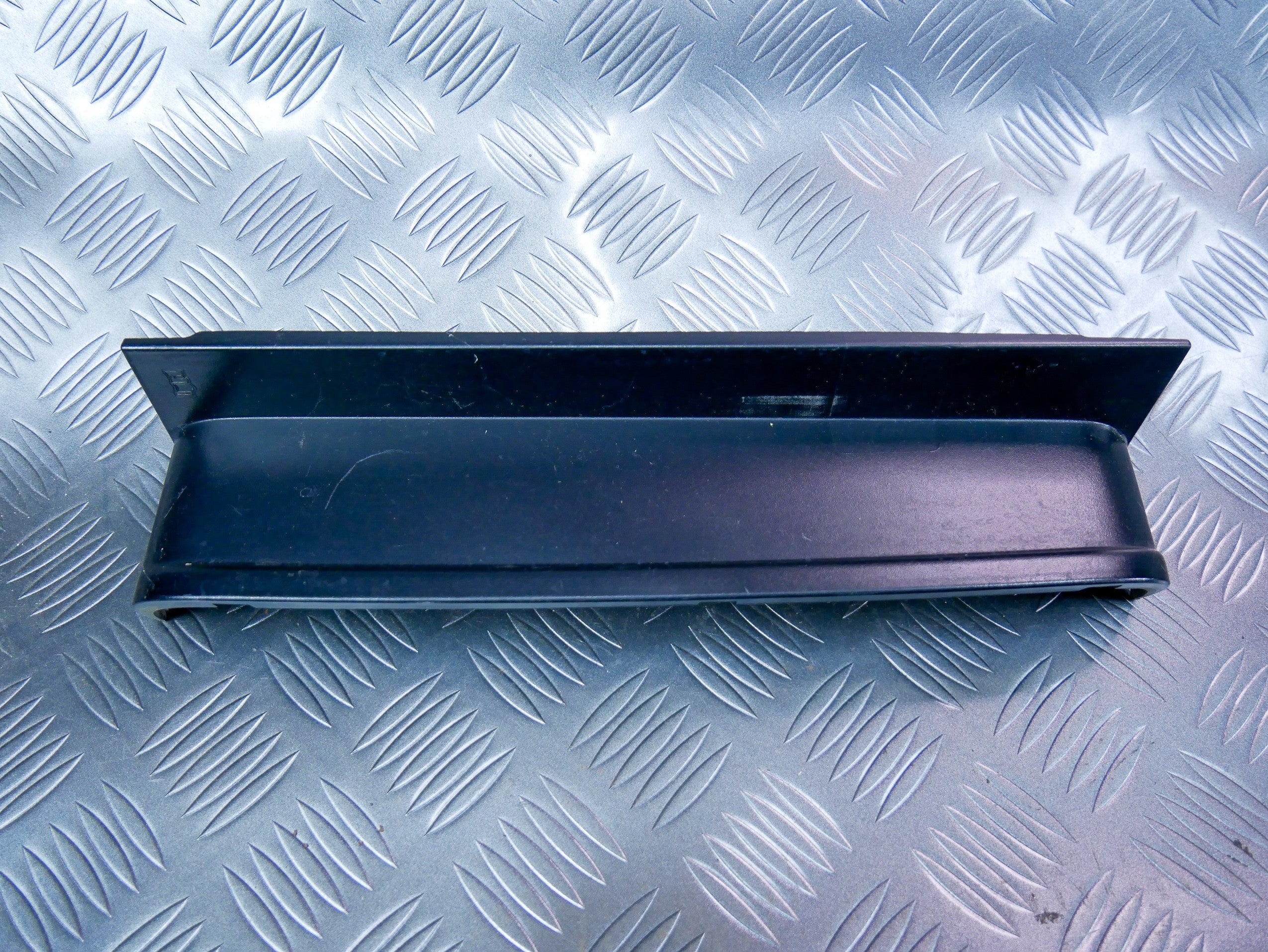 Osłona zaślepka lampy tył tylna prawa 2K5945096B VW CADDY III IV