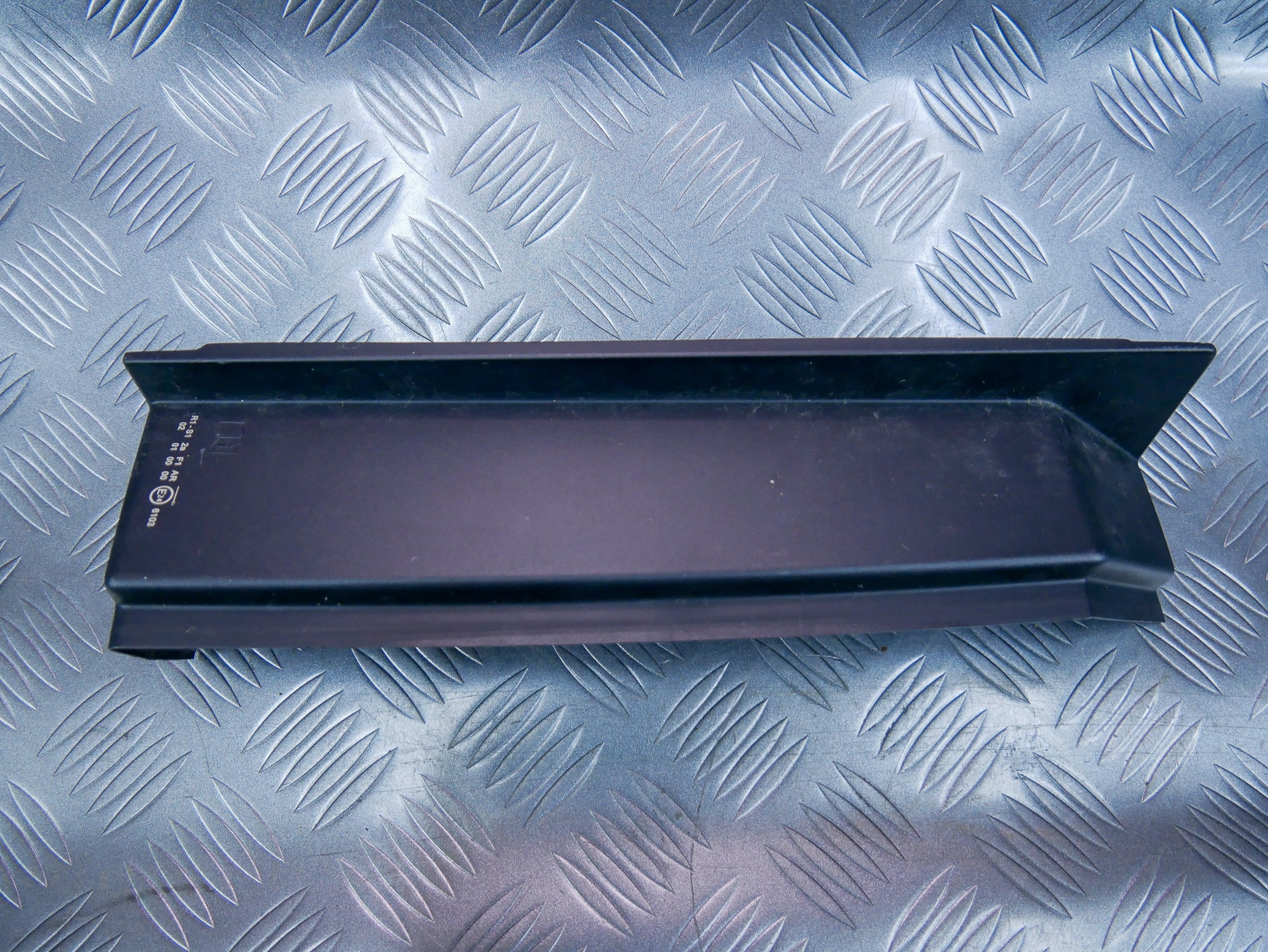 Osłona zaślepka lampy tył tylna prawa 2K1945312 VW CADDY III IV