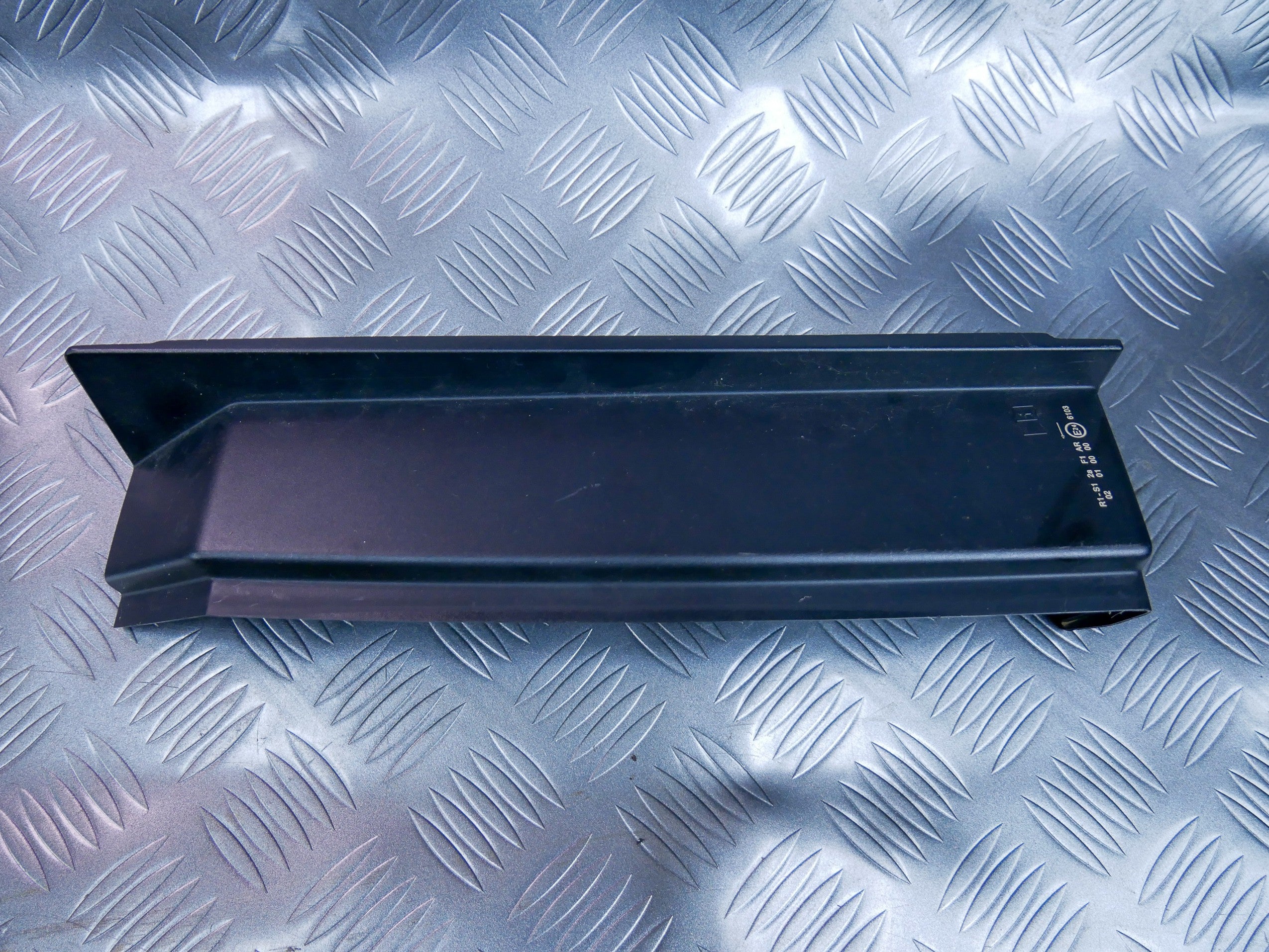 Osłona zaślepka lampy tył tylna lewa 2K1945311 VW CADDY III IV