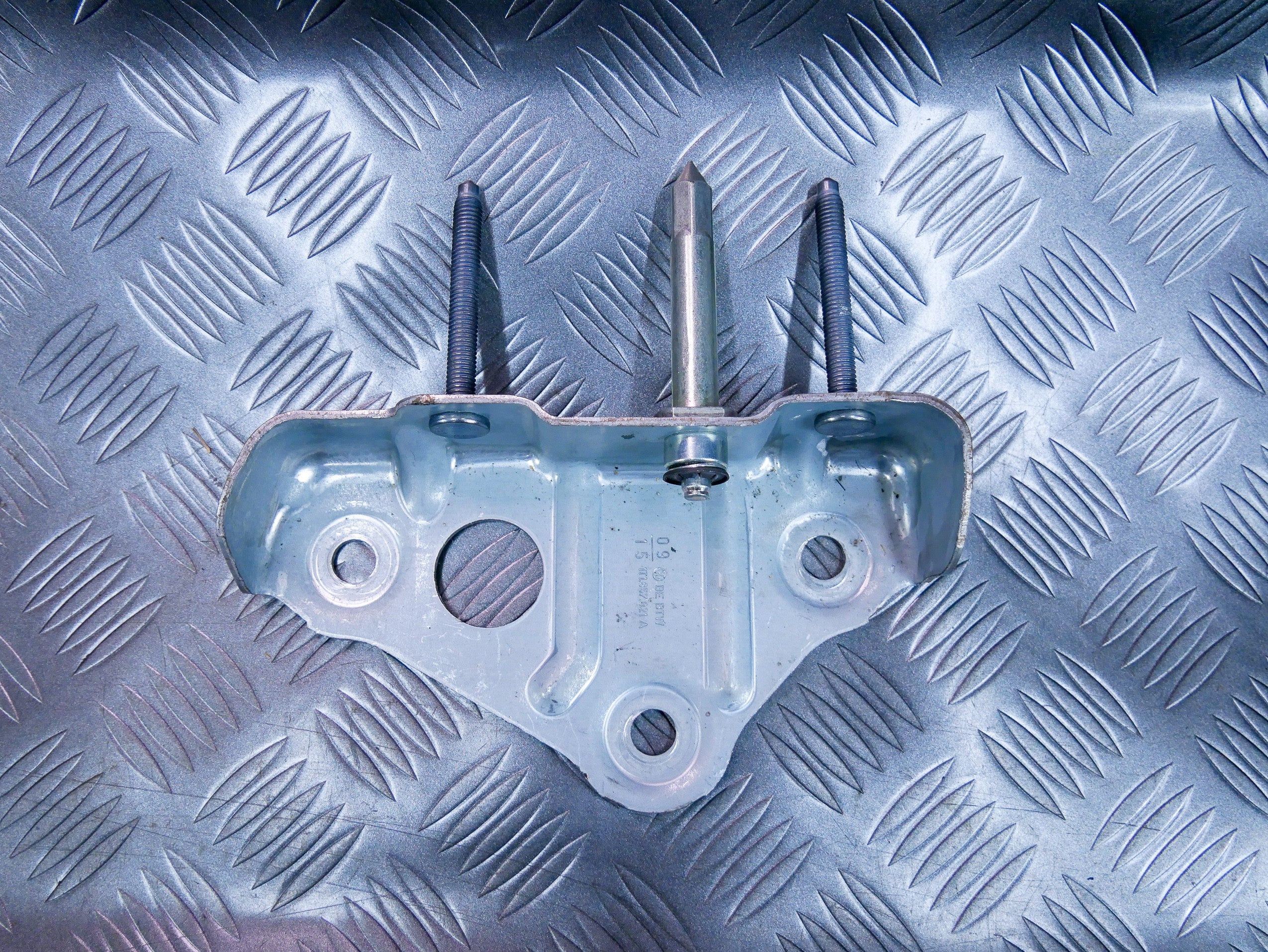 Mocowanie belki konsoli 1T1857021A VW CADDY III IV