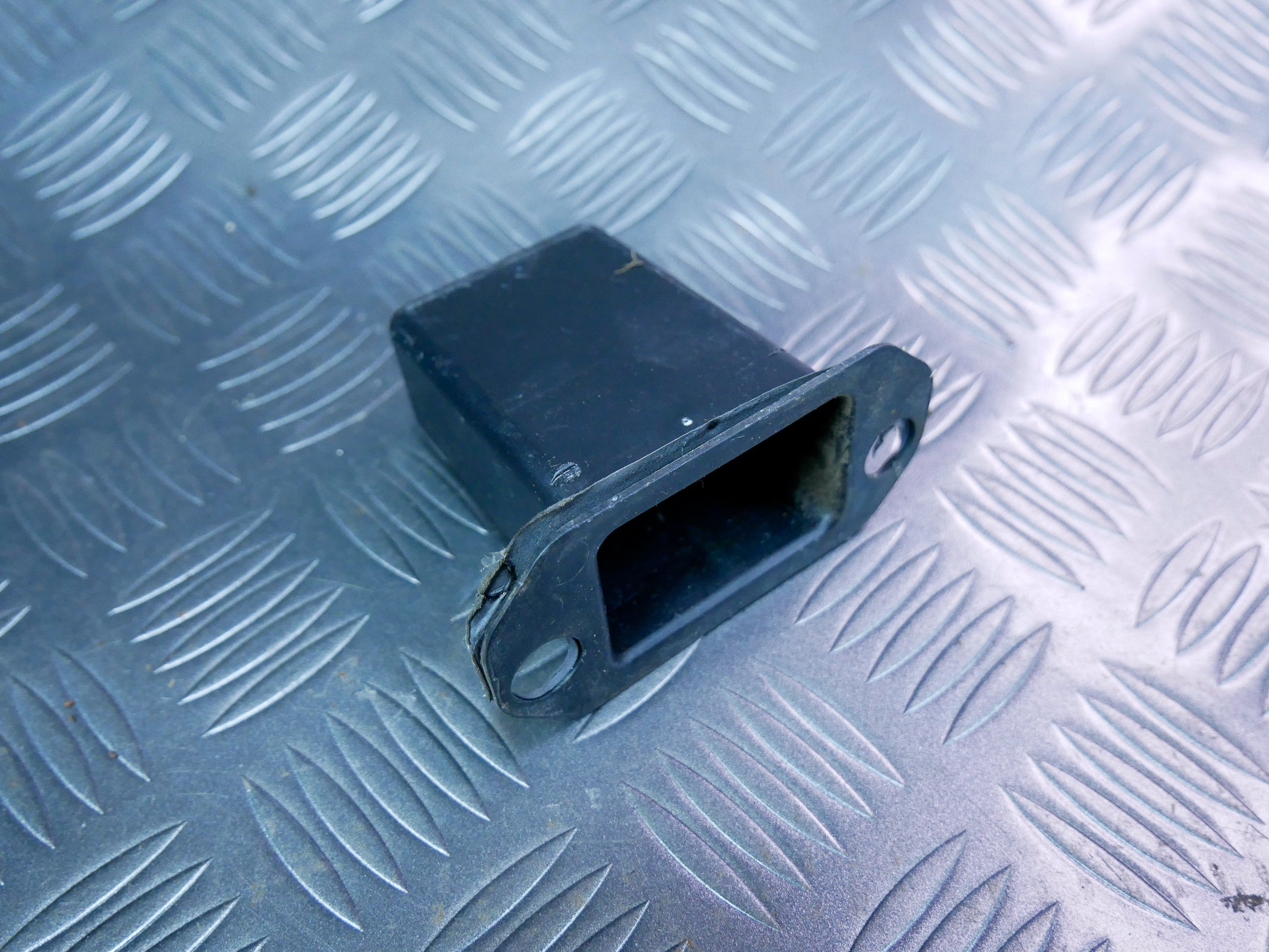 Osłona obudowa ogranicznika drzwi 2K0827323 VW CADDY III IV