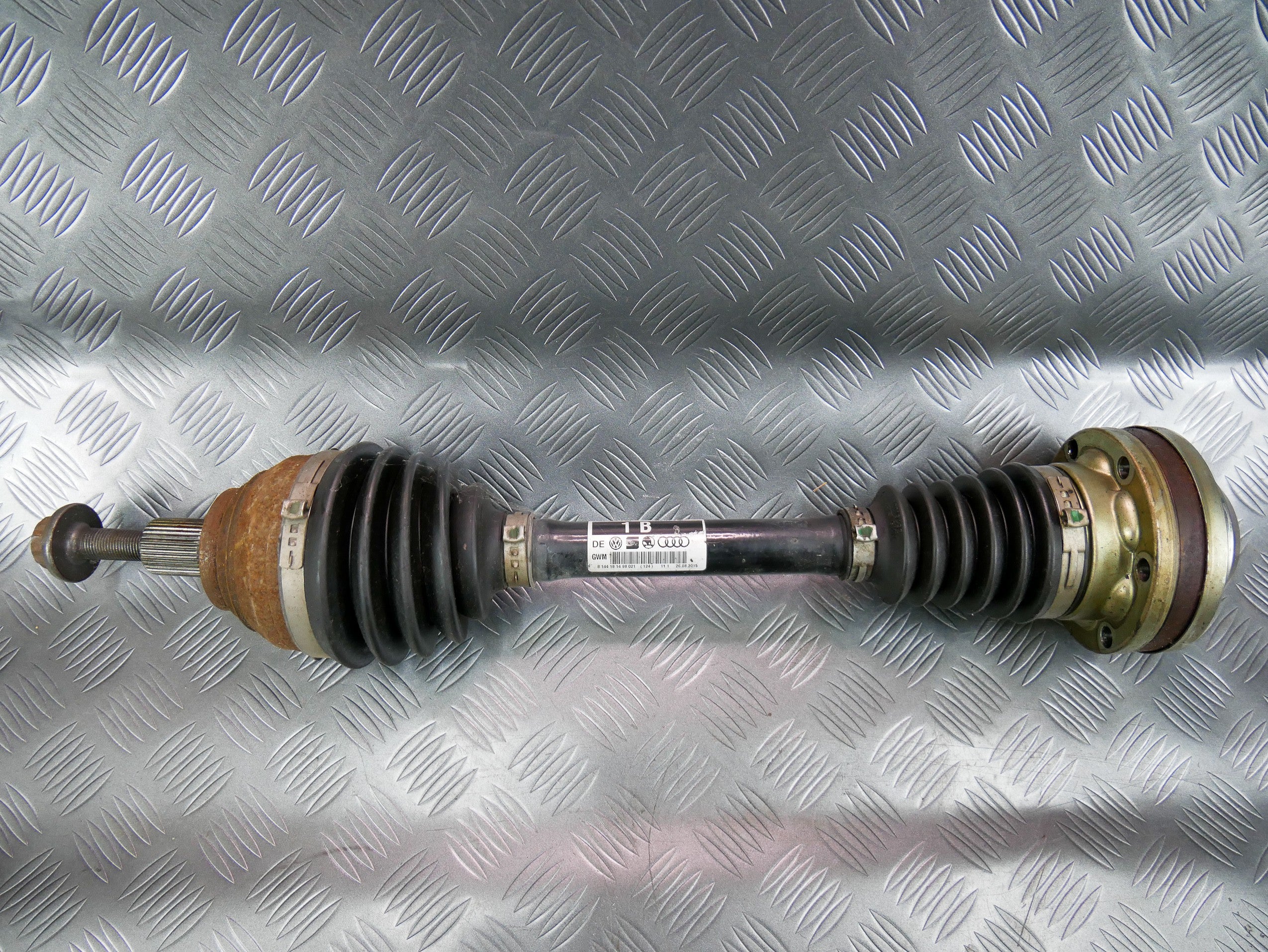 Półoś przód przednia lewa 3AA407271 VW CADDY III IV TDI