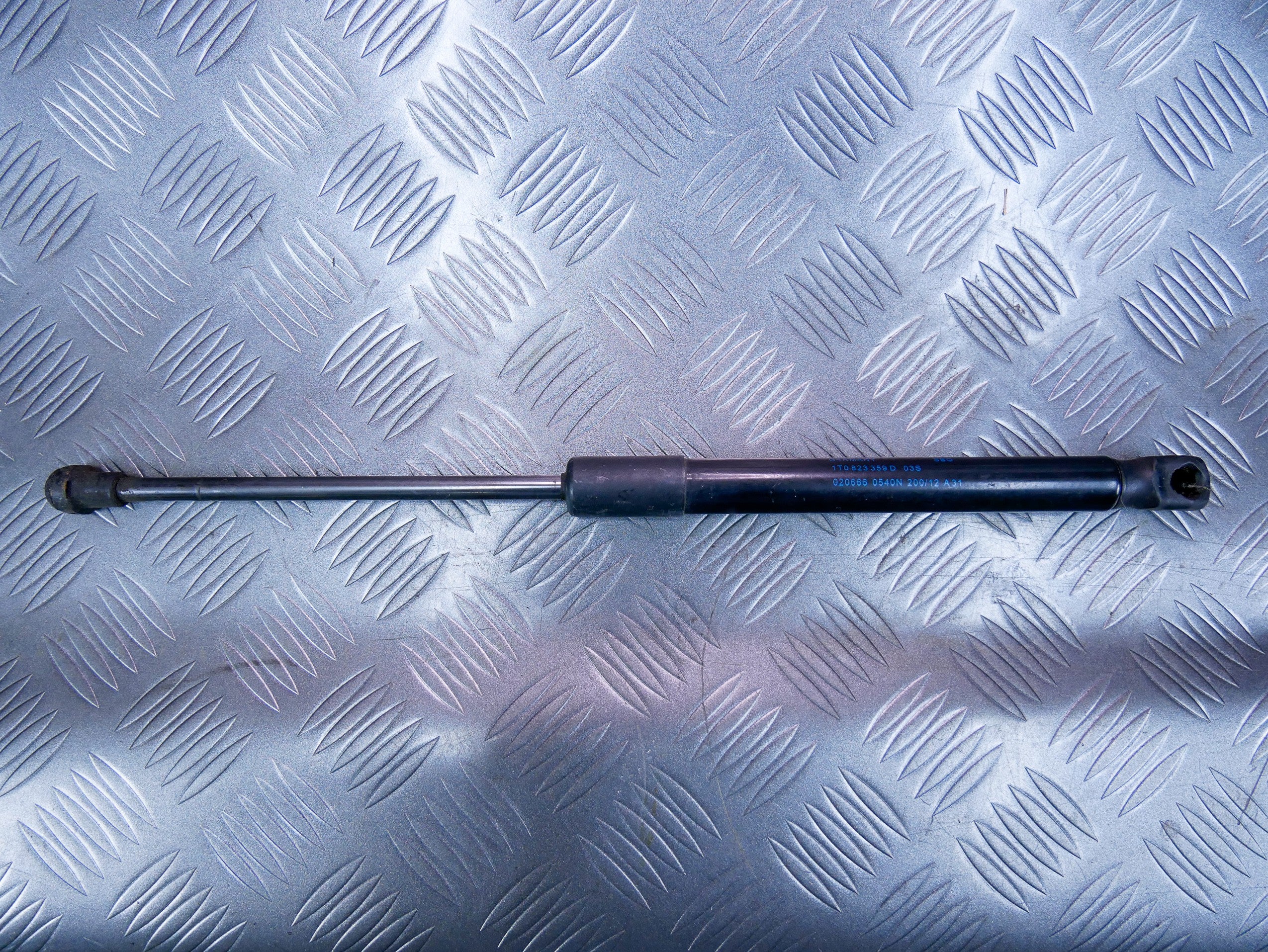 Siłownik teleskop maski 1T0823359D VW CADDY III IV