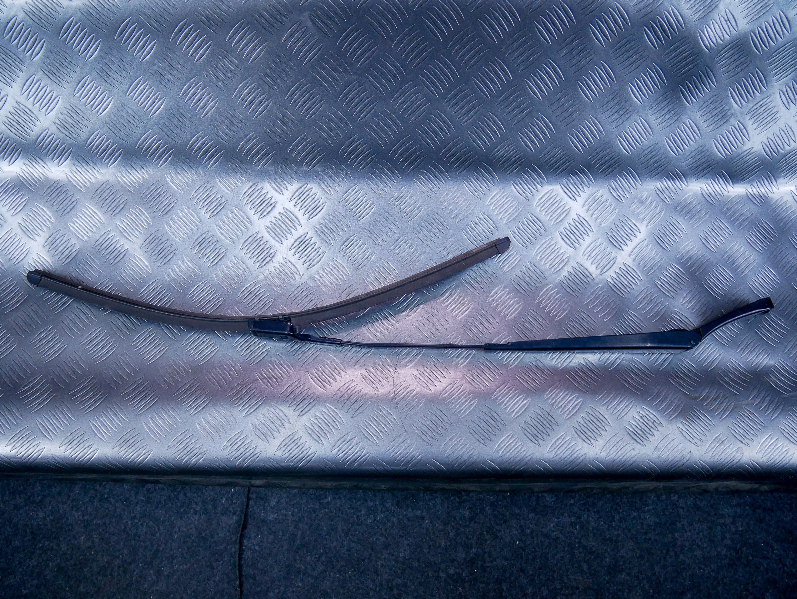 Ramię wycieraczka lewa 2K1955409B VW CADDY III IV