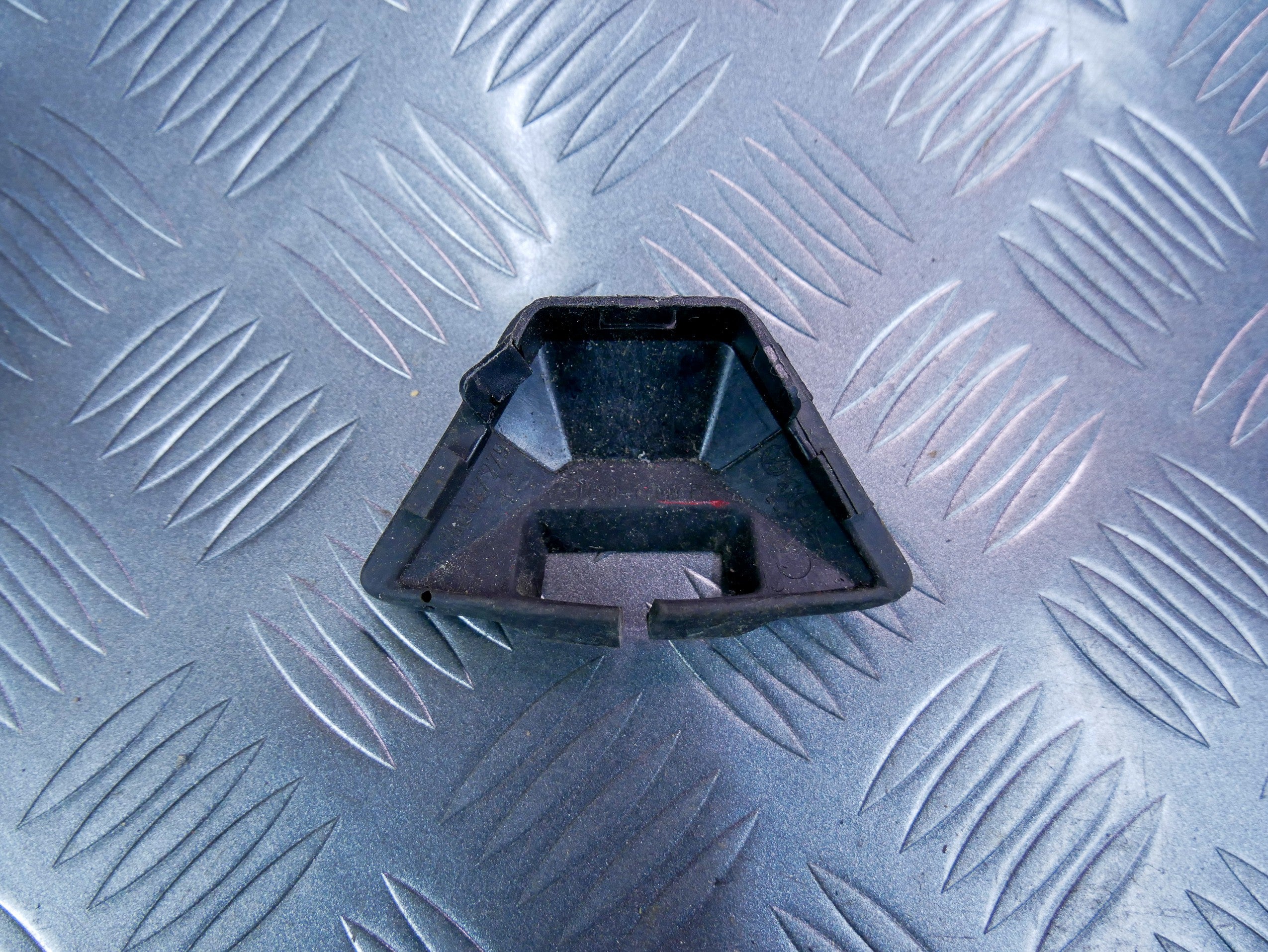 Osłona gumka uszczelka zawiasu drzwi 2K0827279 VW CADDY III IV