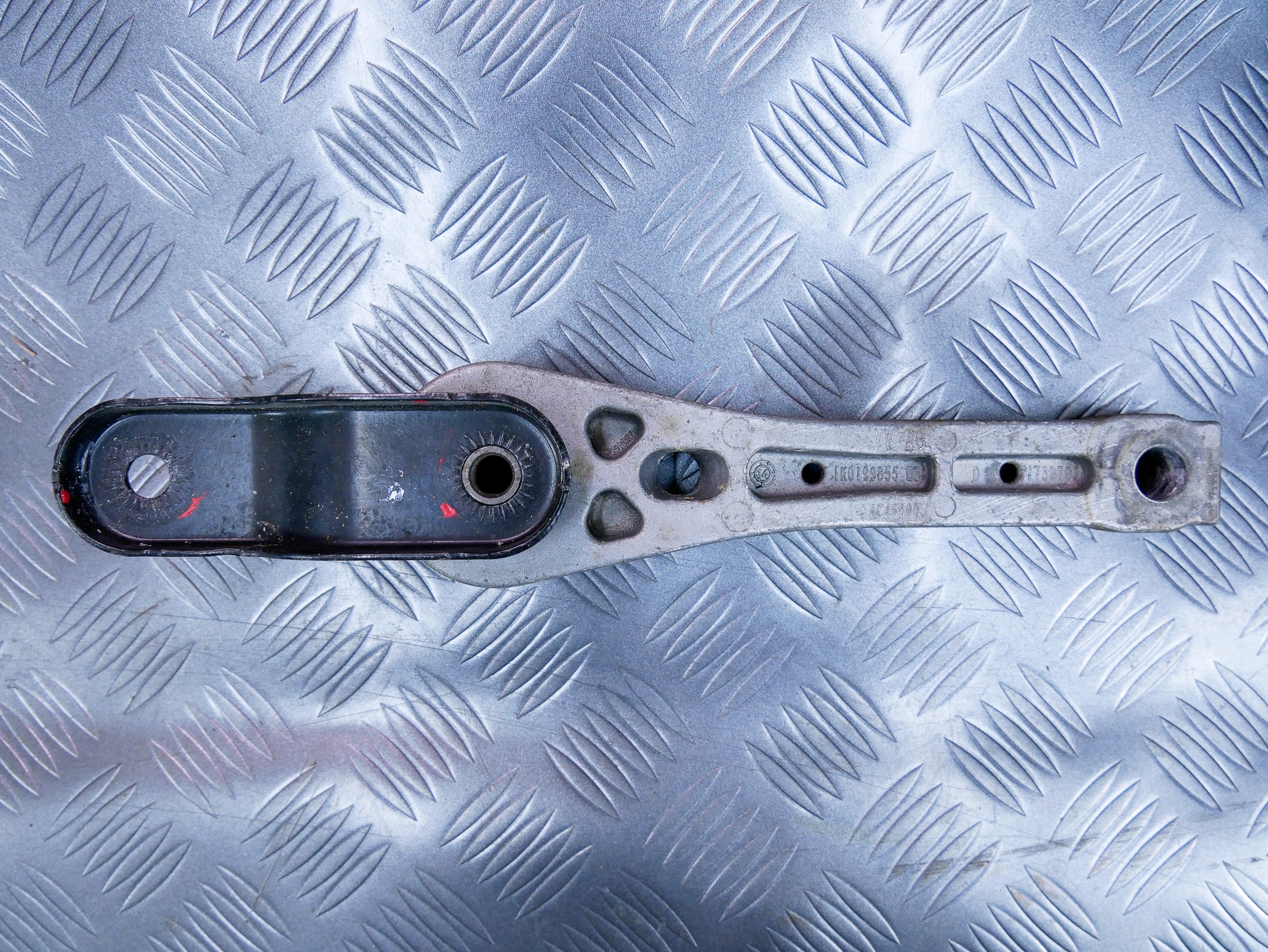 Łapa wspornik skrzyni biegów 1K0199855BB VW CADDY III IV